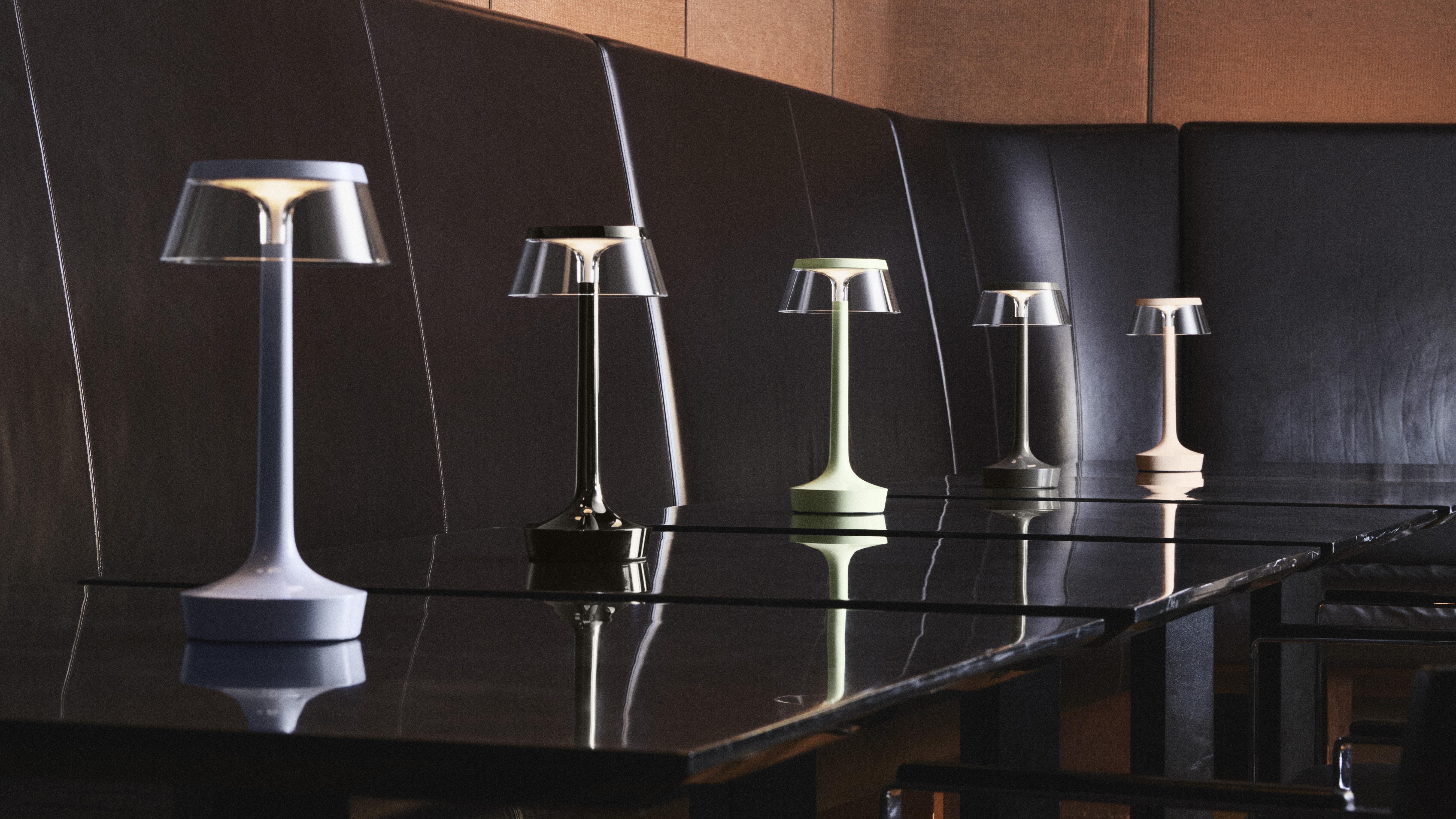 Bon Jour Unplugged Tischleuchte in Schwarz Chrom & Krone in Amber, 2025 14