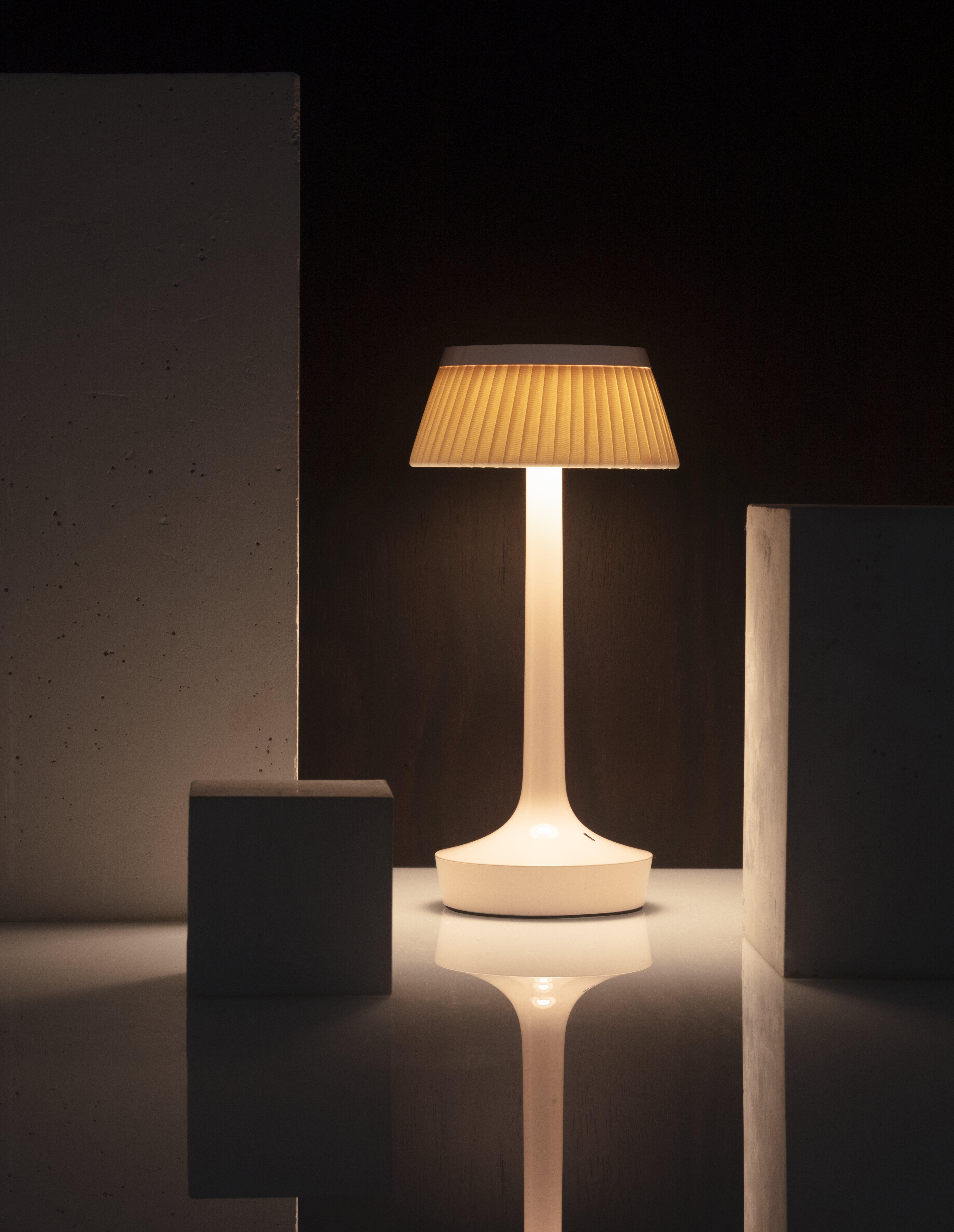 Bon Jour Unplugged Tischleuchte in Schwarz Chrom & Krone in Amber, 2025 3