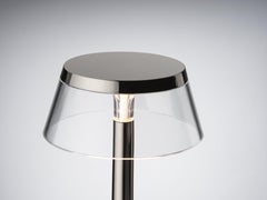 Lampe de table Bon Jour Unplugged en chrome noir et couronne transparente, 2025