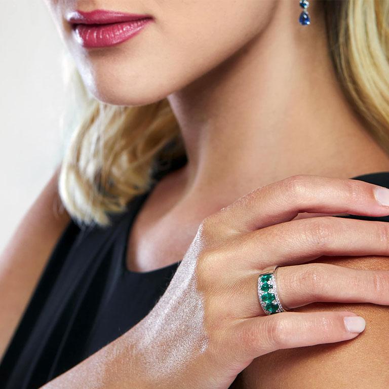 Bon ton ring white gold brilliant emeralds In New Condition For Sale In Palermo, IT