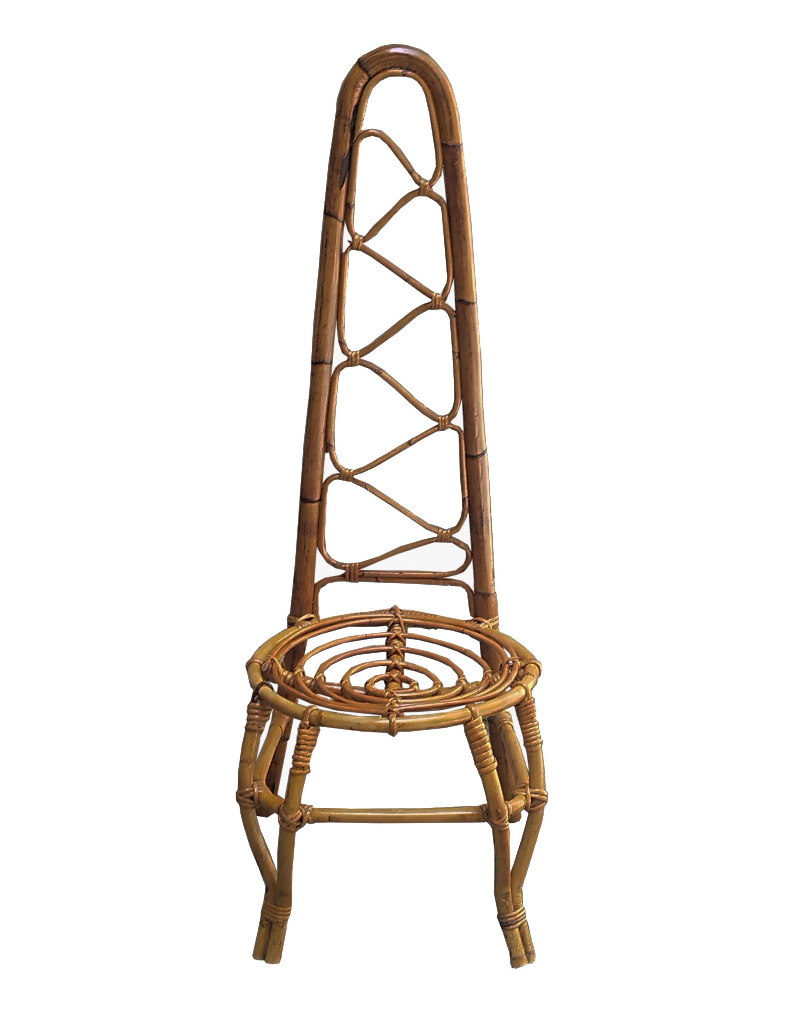 Rara poltroncina originale degli anni '60 con schienale alto in bambù curvato, bellissimo design e seduta confortevole. Produzione italiana 1960. Altri designer del periodo sono Gio Ponti, Fontana Arte, Max Ingrand, Franco Albini e Josef Frank.