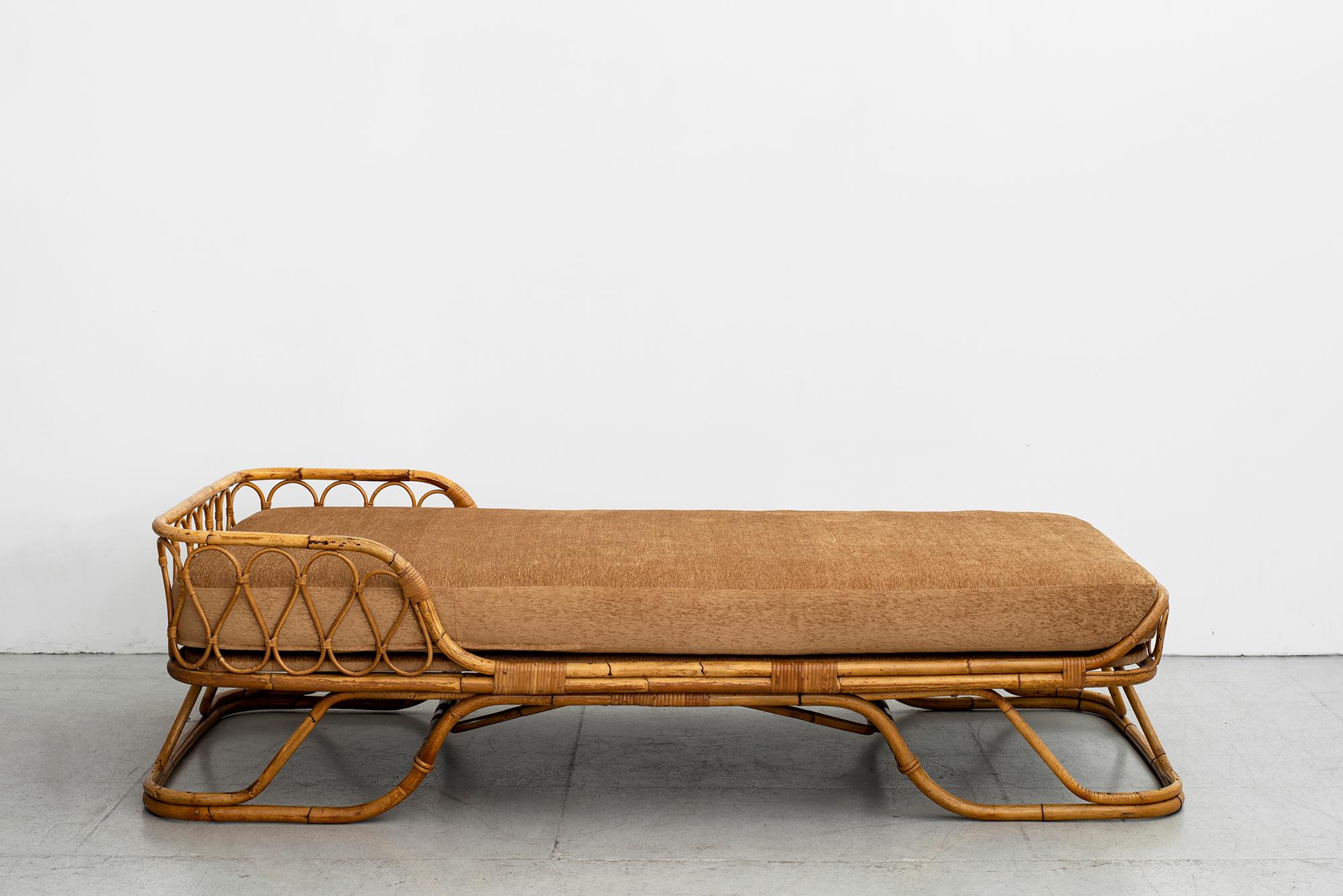 Vintage Italian Rattan Daybed In Good Condition In Beverly Hills, CA