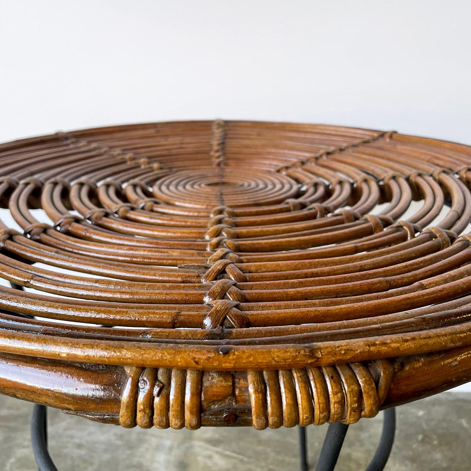 Italienischer Beistelltisch aus Rattan und Eisen von Bonacina im Angebot 1