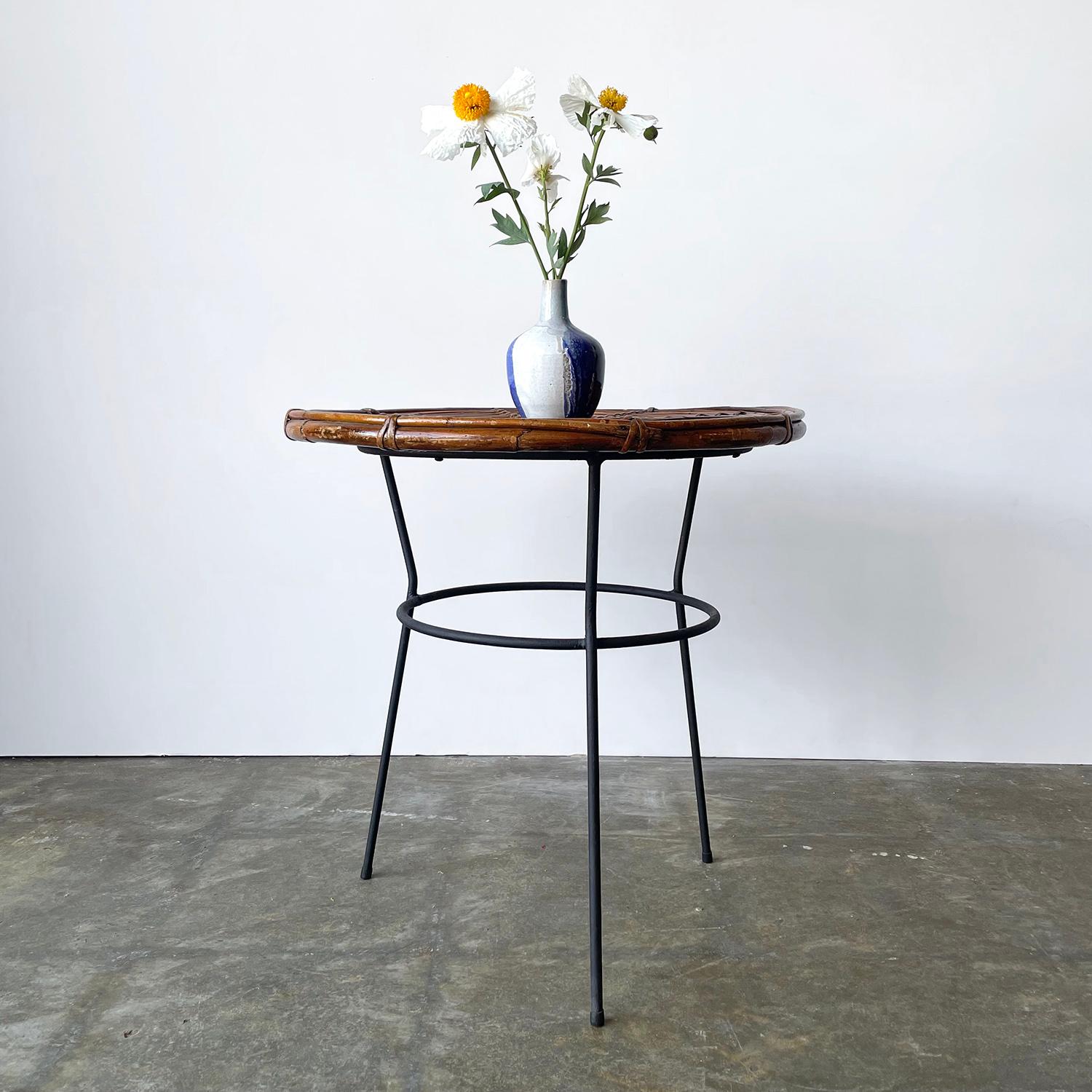 Italienischer Beistelltisch aus Rattan und Eisen von Bonacina im Angebot 3