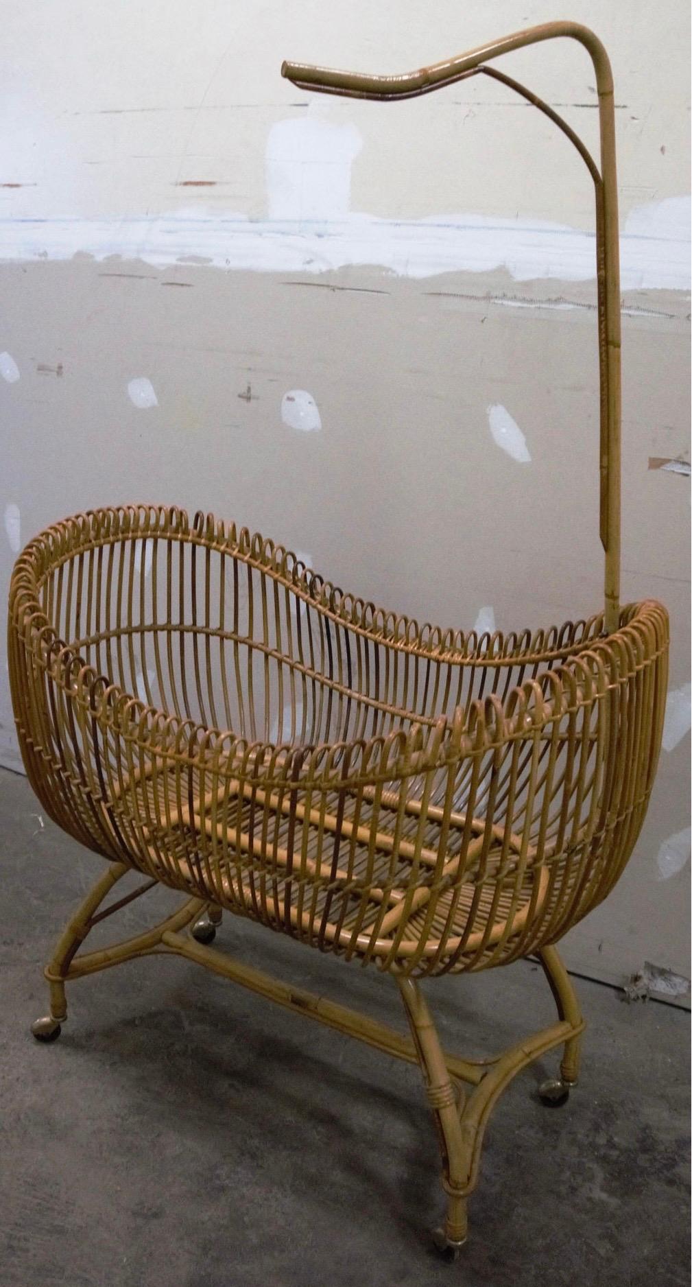 Italian Mid-Century Modern Bamboo Cradle, 1950s In Good Condition In West Hartford, CT