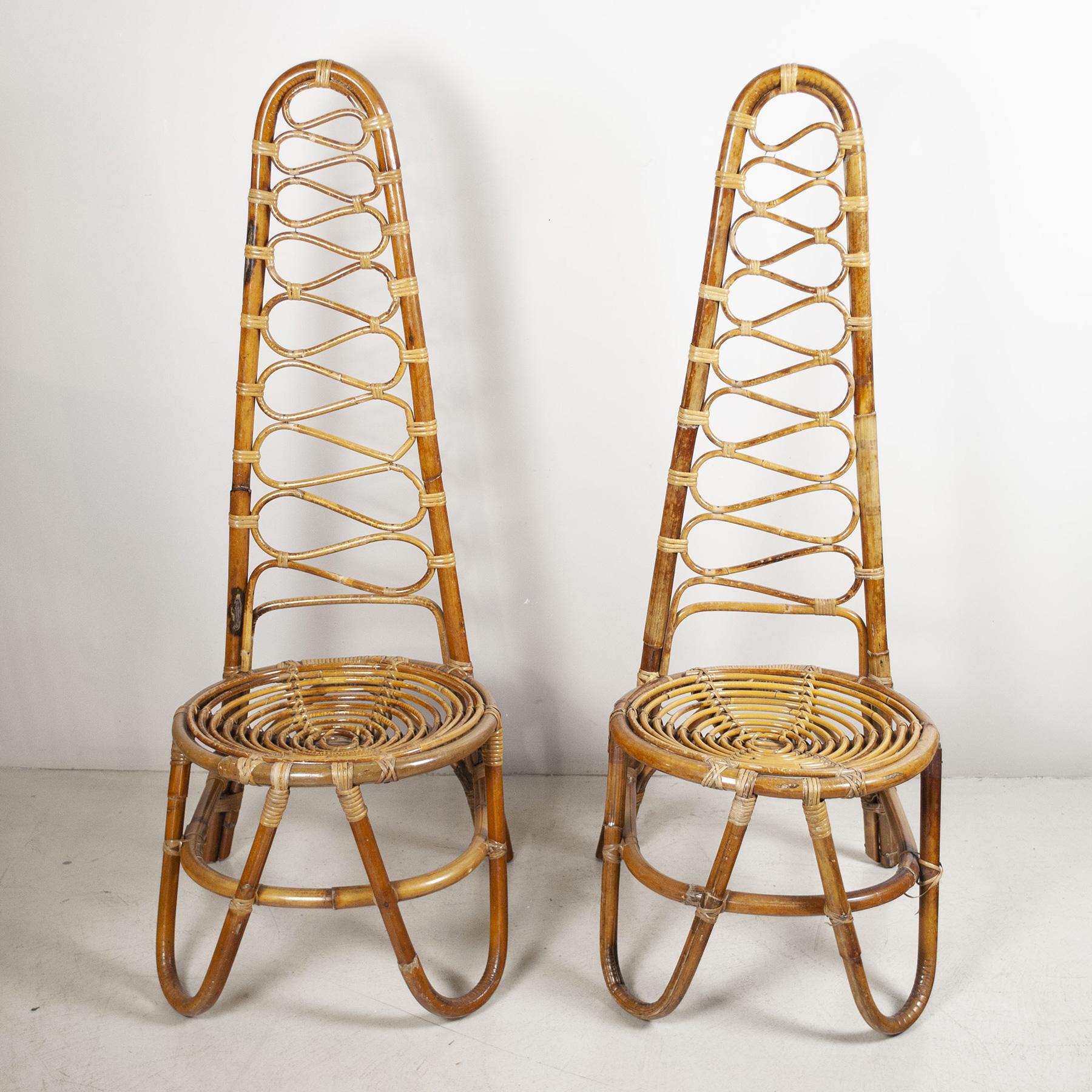 Set of two fireplace chairs production Bonacina 60s.
In Lurago d'Erba Giovanni treasured the art of the ancient craft of basket weaving and, more than a century ago, founded his company, soon expanding its production to include armchairs, lounges