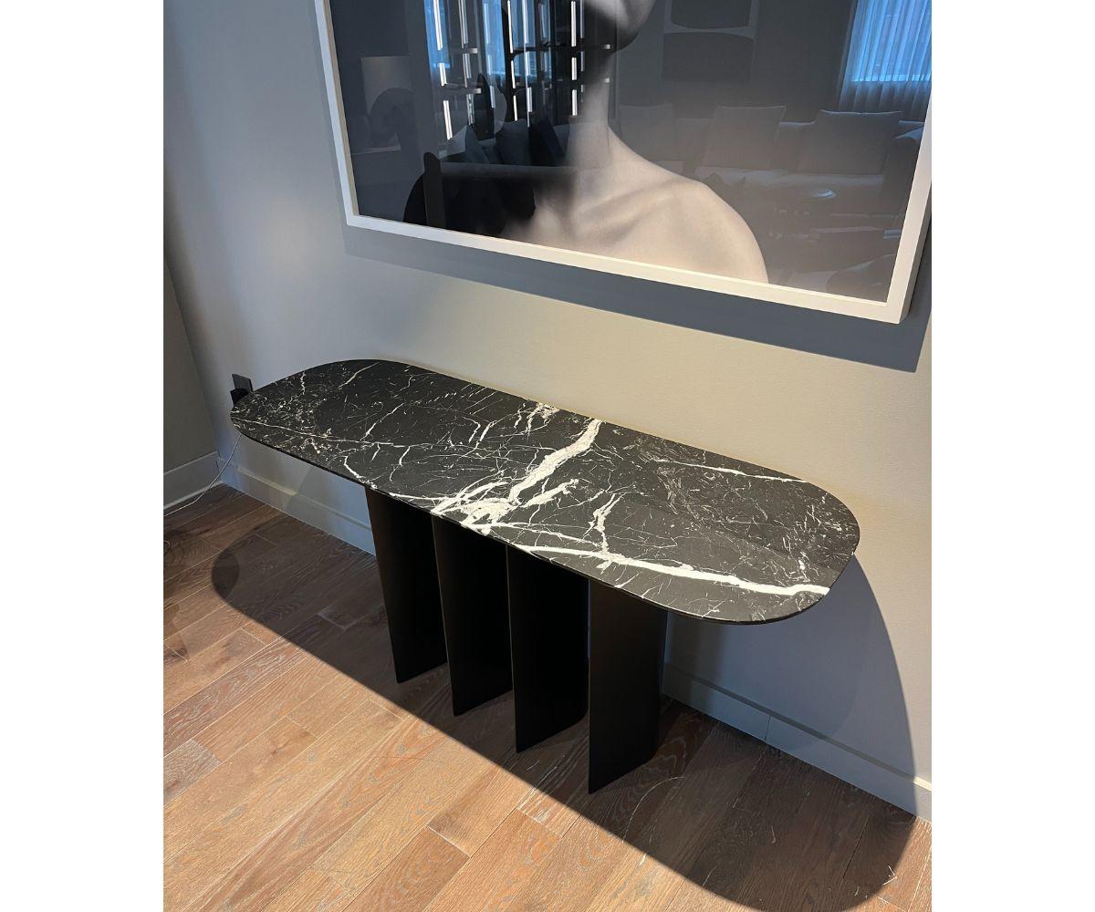 italien Table console géométrique en marbre noir Bonaldo en vente