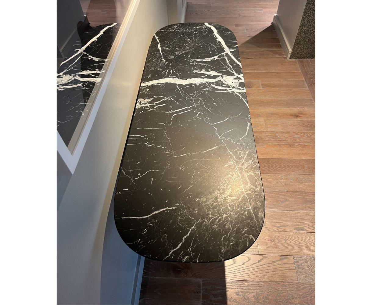Table console géométrique en marbre noir Bonaldo Neuf - En vente à Boston, MA