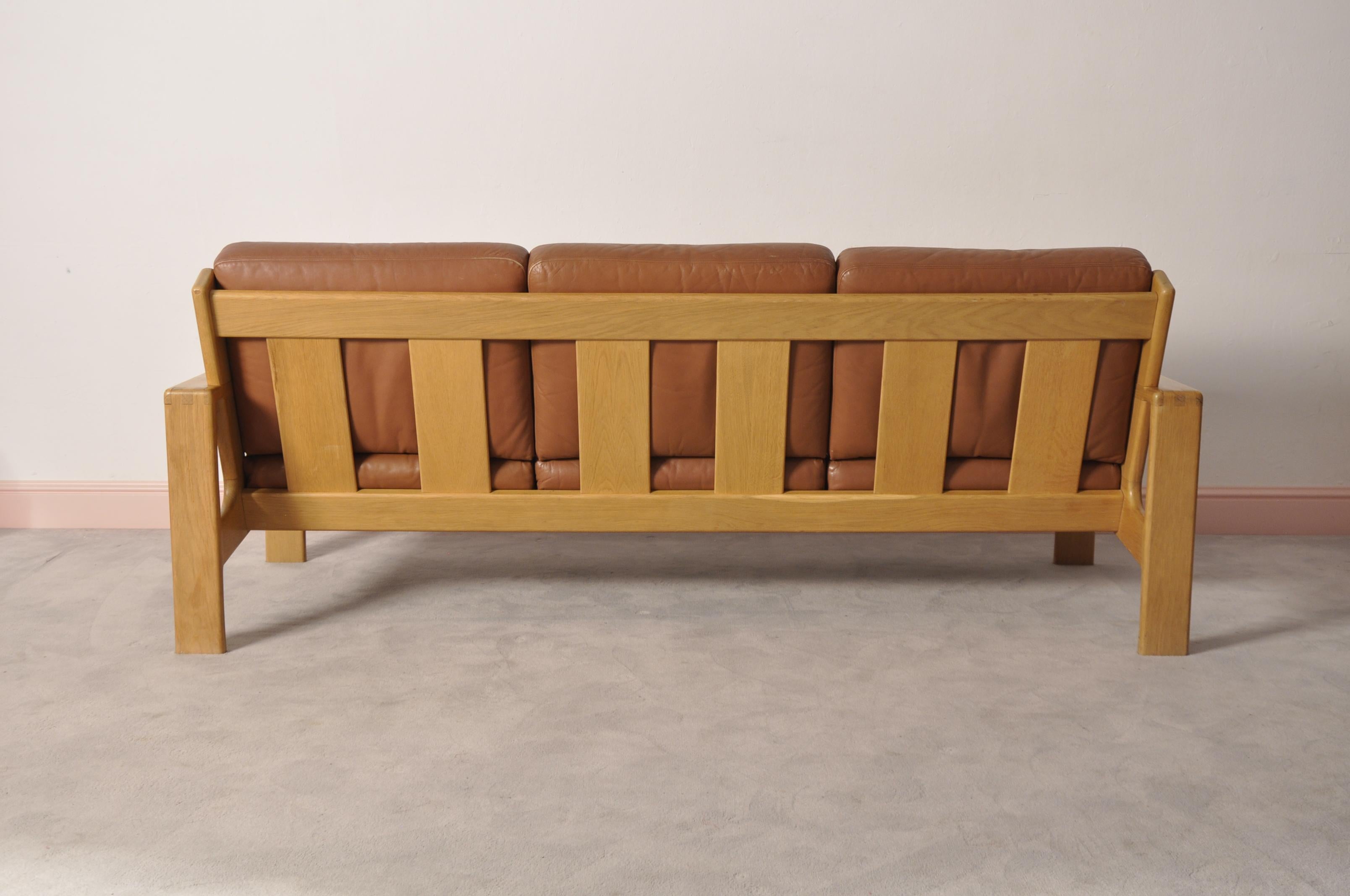 Scandinavian Modern Bonanza Danish Mid-Century Modern Cognac Leather Oak Sofa by Esko Pajamies 
