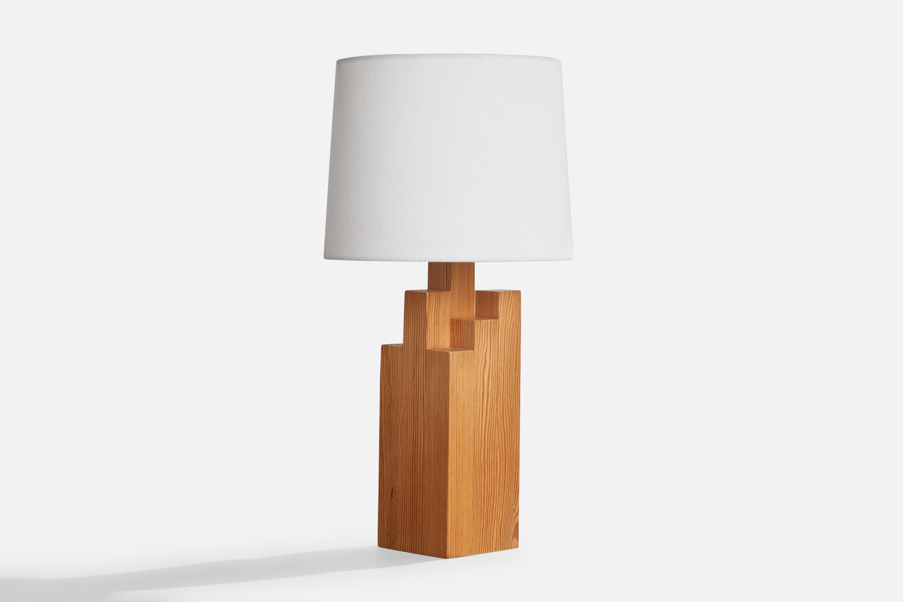 Lampada da tavolo in pino prodotta da Bonareds Snickeri, Svezia, anni '70 circa.

Dimensioni della lampada (pollici): 13,9