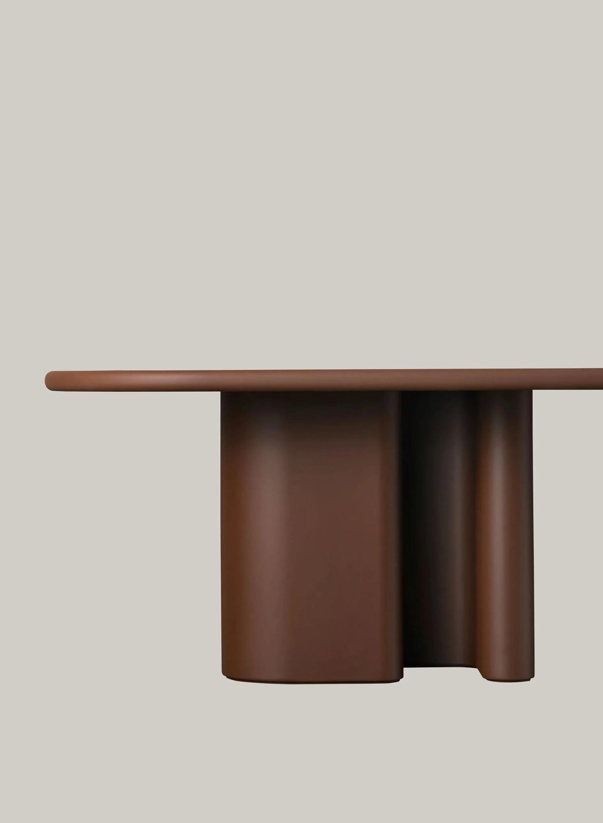 La table Bonbon, conçue par Paolo Cappello pour Miniforms, offre une interprétation essentielle de la convivialité à travers des formes pures et des proportions mesurées. Il est disponible en trois configurations : plateau rond, plateau