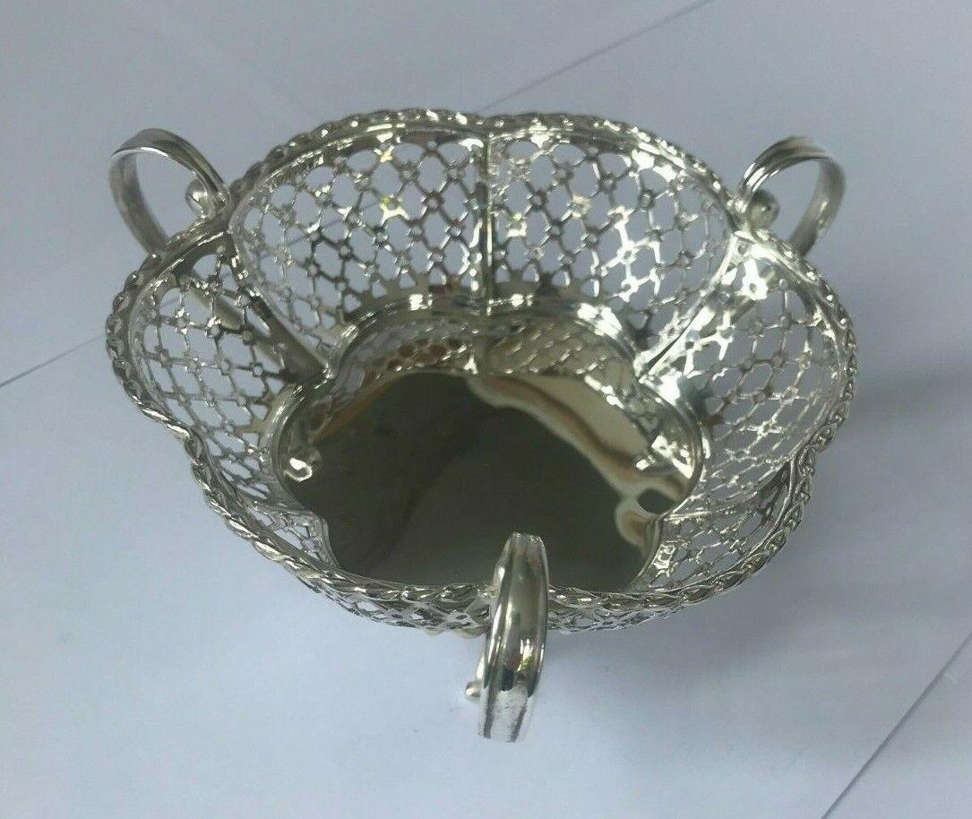 Bonbon Dish in Sterling Silver by Synyer & Beddoes, 1910 In Excellent Condition For Sale In London, GB