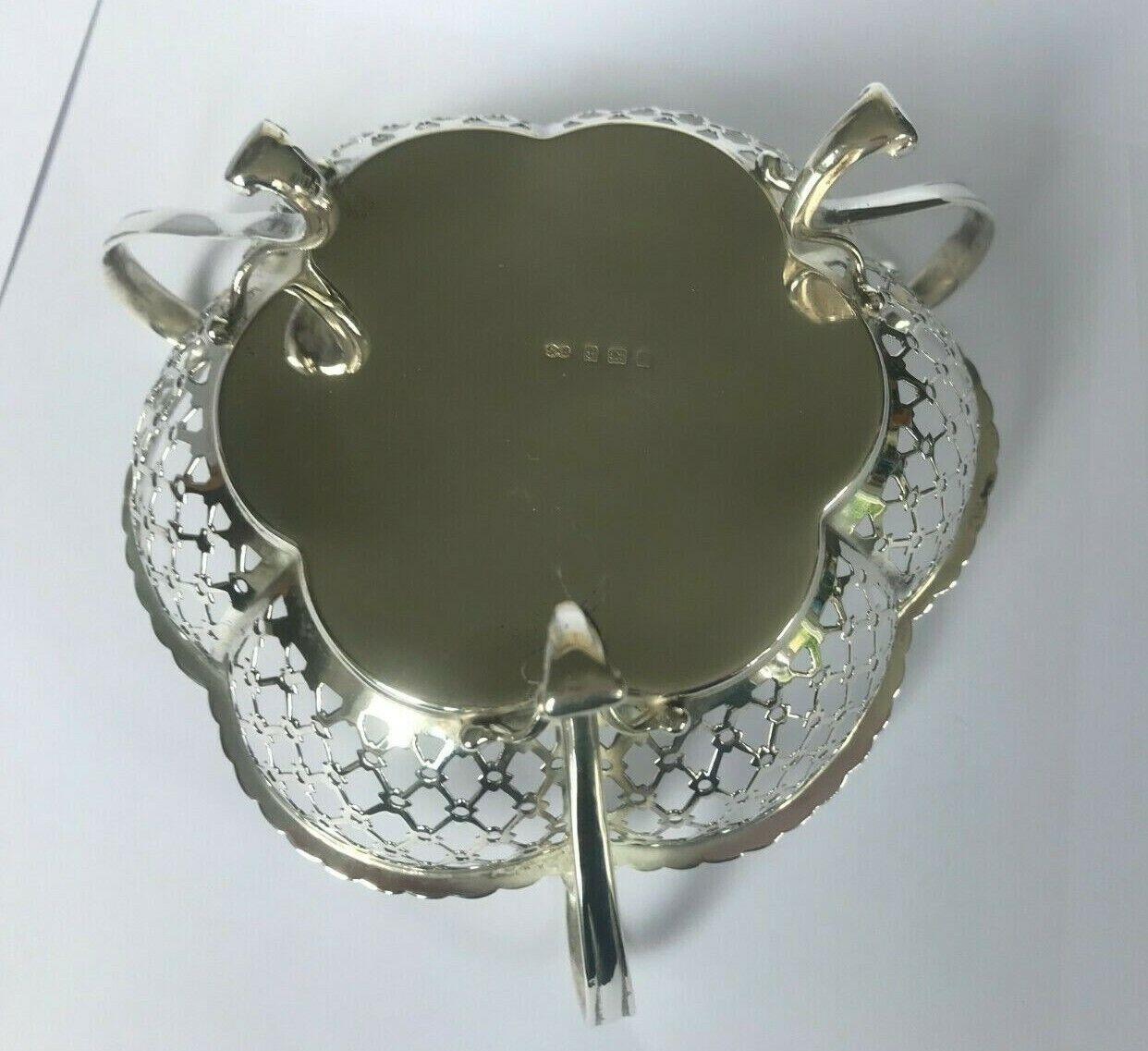 Bonbon Dish in Sterling Silver by Synyer & Beddoes, 1910 For Sale 5