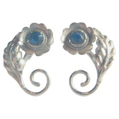 BOND BOYD - Vintage Pair of Sterling Silver Screw Back Earrings - Circa 1950
s