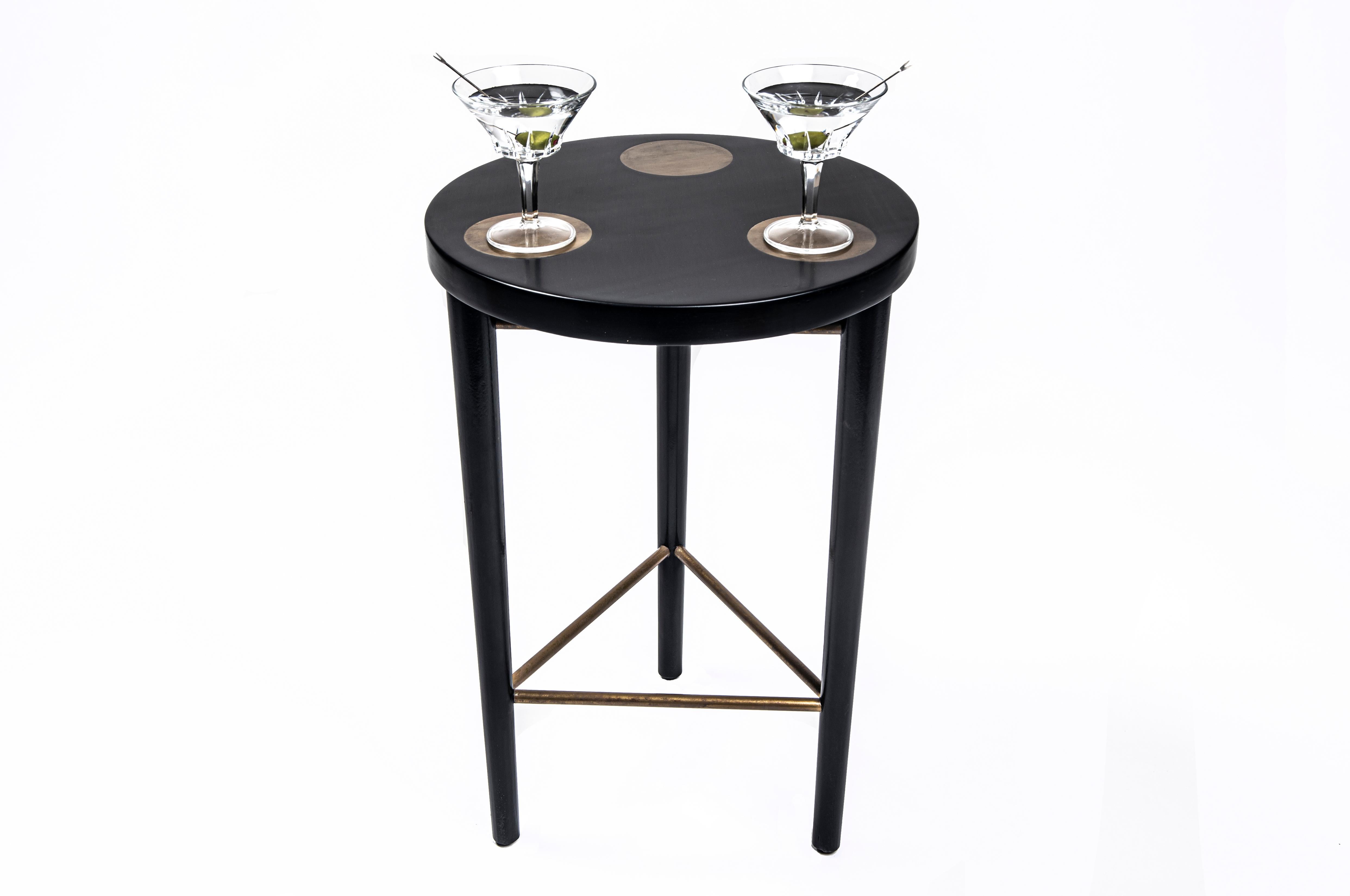 Der Bond Cocktail ist Teil der Modern Hepburn Collection, die einen Standard für anspruchsvolle und zeitlose Möbel setzt und gleichzeitig praktisch und funktional für den modernen Alltag ist.

Inspiriert von der Magie echter menschlicher