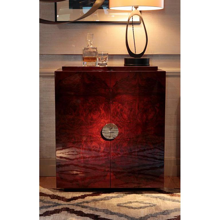 Art déco Armoire à boissons Bond, placage en ronce de noyer brillant avec intérieur en érable en vente