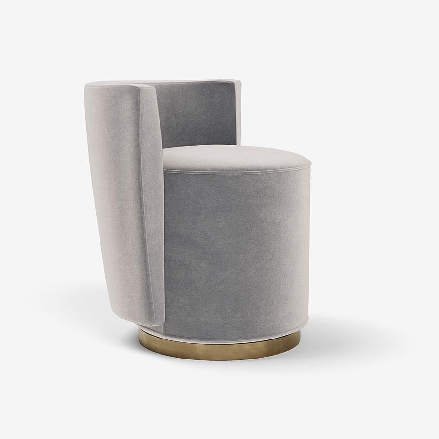 This Bond Street stool by Yabu Pushelberg is upholstered in Bagdat Caddesi, silky, soft pile mohair. Bagdat Caddesi comes in 7 colorways from Italy with a composition of 100% mohair, a weight of 680g/m and a Martindale of 35,000 rubs.

The Bond