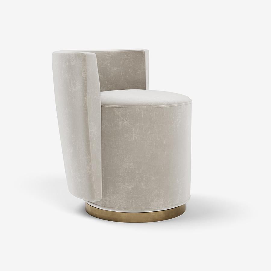 This Bond street stool by Yabu Pushelberg is upholstered in Seaton Street nubuck leather. Seaton Street comes in 9 colorways from Germany, with a weight of 1.2-1.4mm.

The Bond street stool by Yabu Pushelberg swivels on an antique brass finish