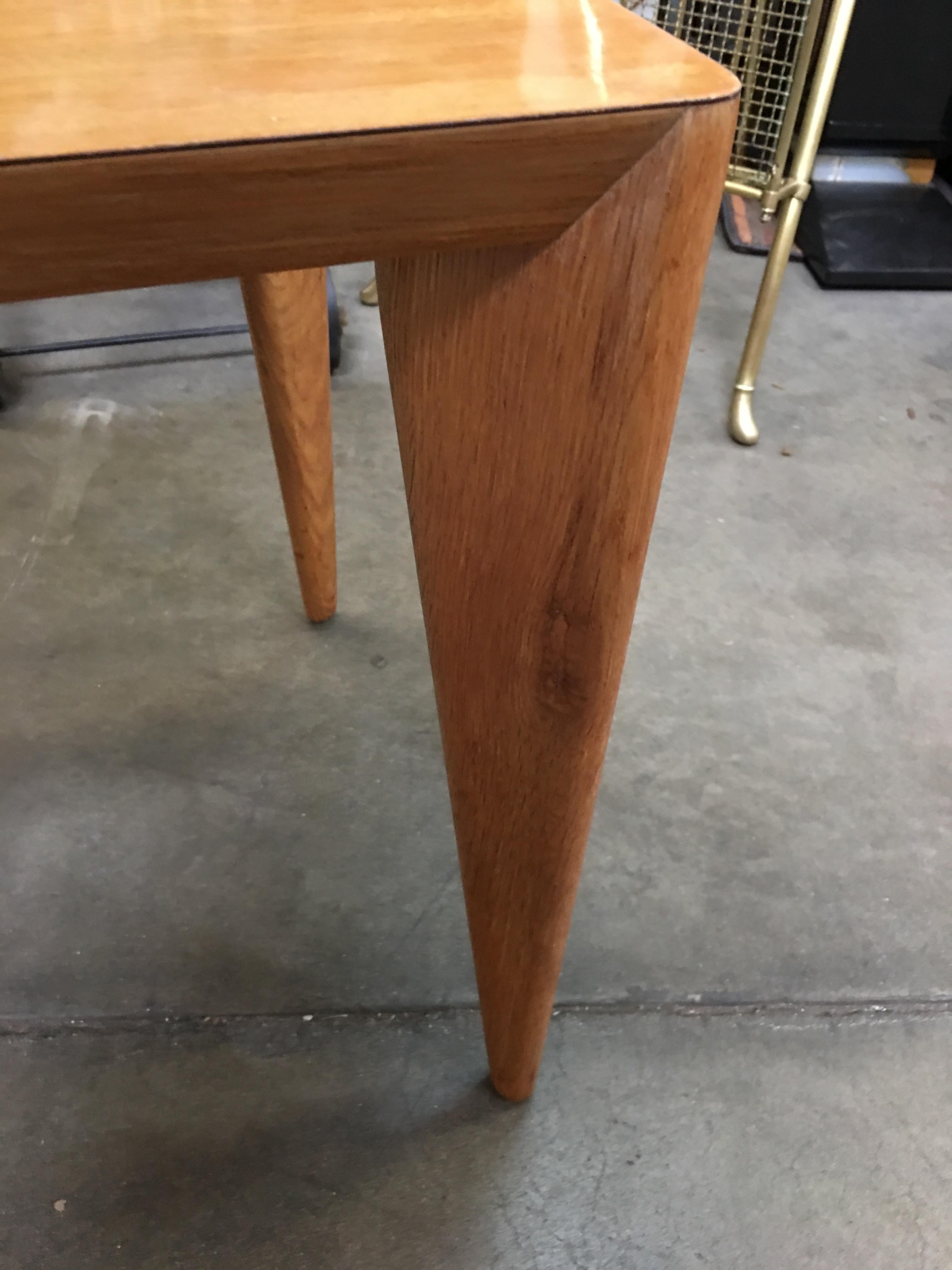 Blonde Mid Century Knife Leg Two-Tier Side Table Pair In Excellent Condition In Van Nuys, CA