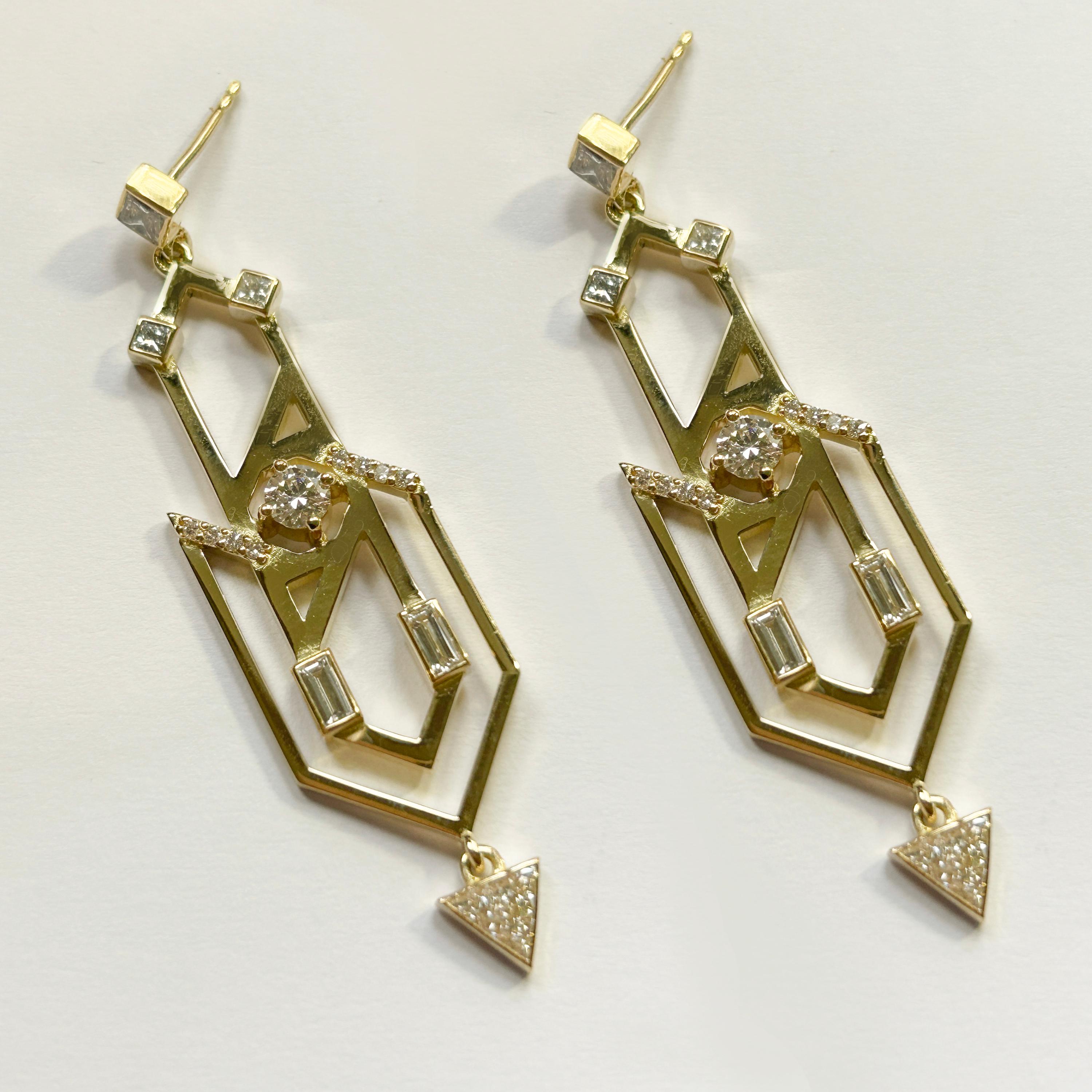 Taille baguette Boucles d'oreilles en or jaune 18 carats avec diamants en vente