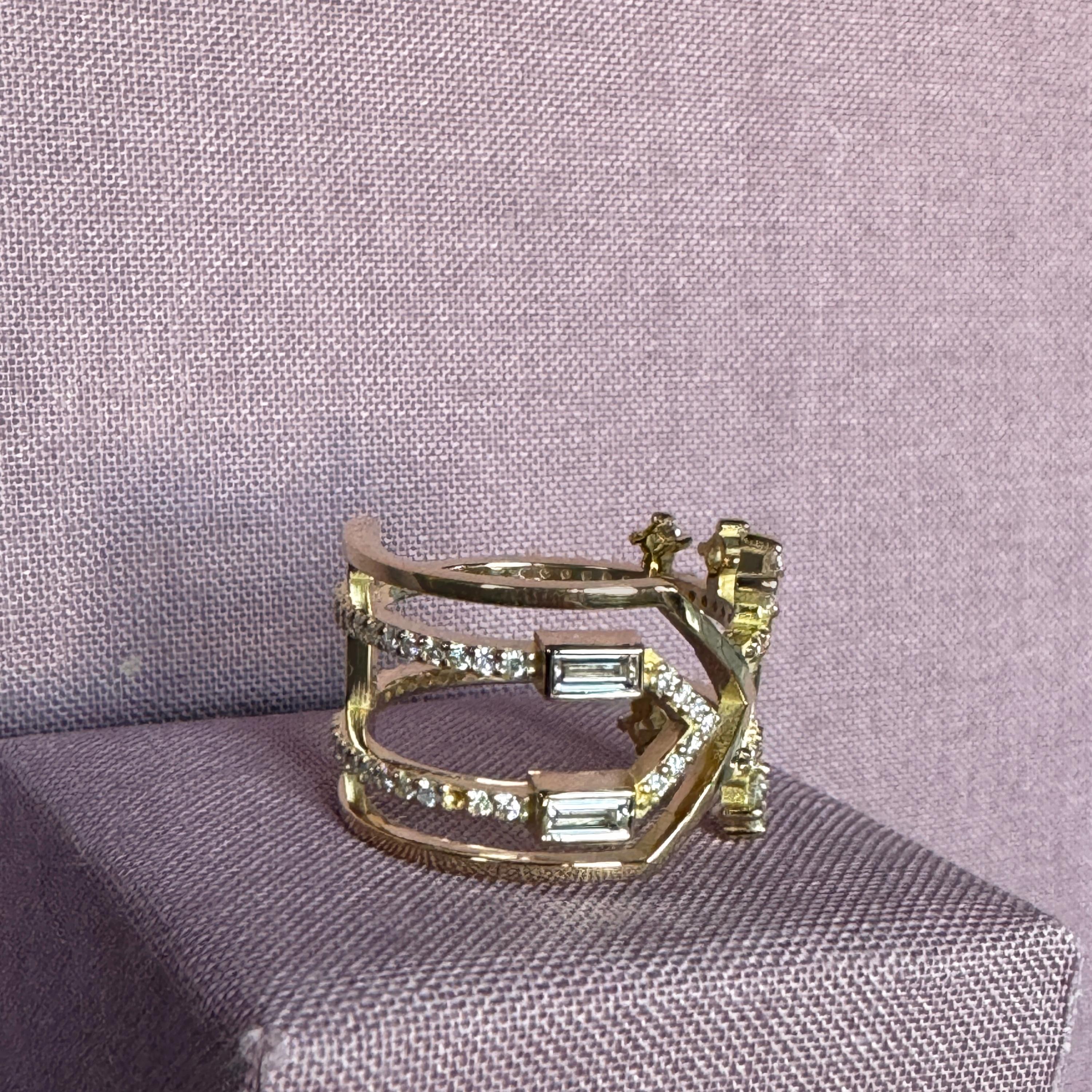 Bonding-Ring aus 18 Karat Gelbgold mit Diamanten in verschiedenen Formen im Zustand „Neu“ im Angebot in Athens, Ekali