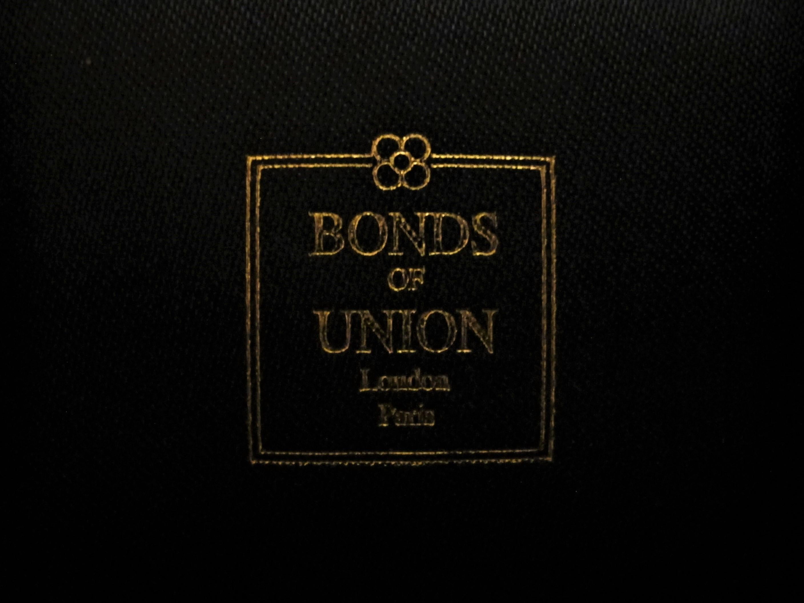 Women's Bonds of Union ' Lumières d'un Diamant ' Diamond Gold or Platinum Bespoke Ring For Sale