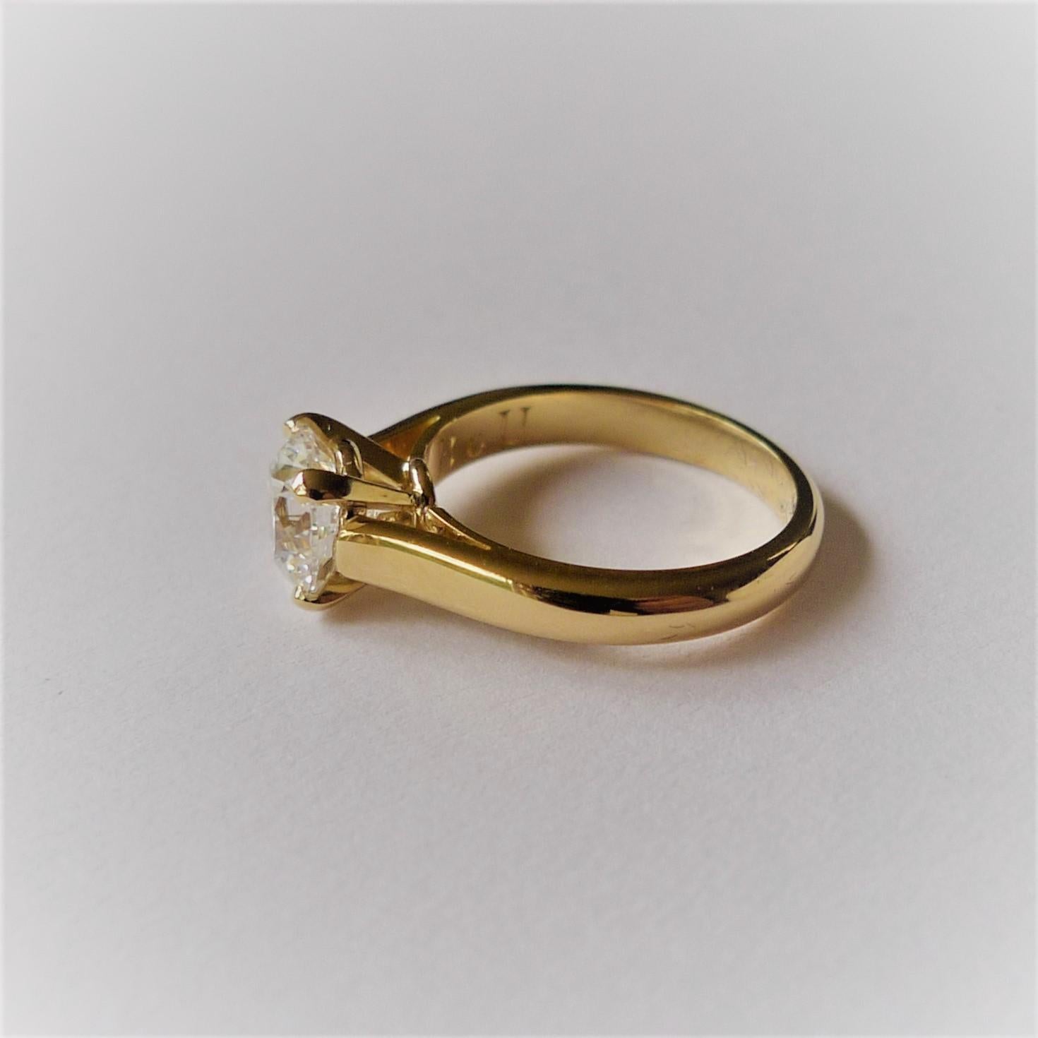 Diamond yellow Gold or Platinum Bespoke Solitaire Ring  'Lumières d'un Diamant'  In New Condition For Sale In Neung-sur-beuvron, FR