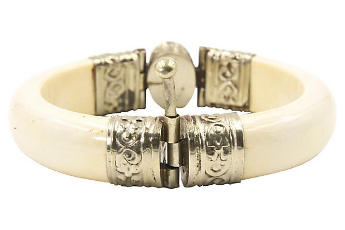 Bone and Amethyst Silver Plate Bangle Bracelet In Good Condition In Miami Beach, FL