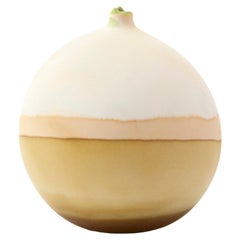 Knochen- und ockerfarbene Pluto-Vase von Elyse Graham