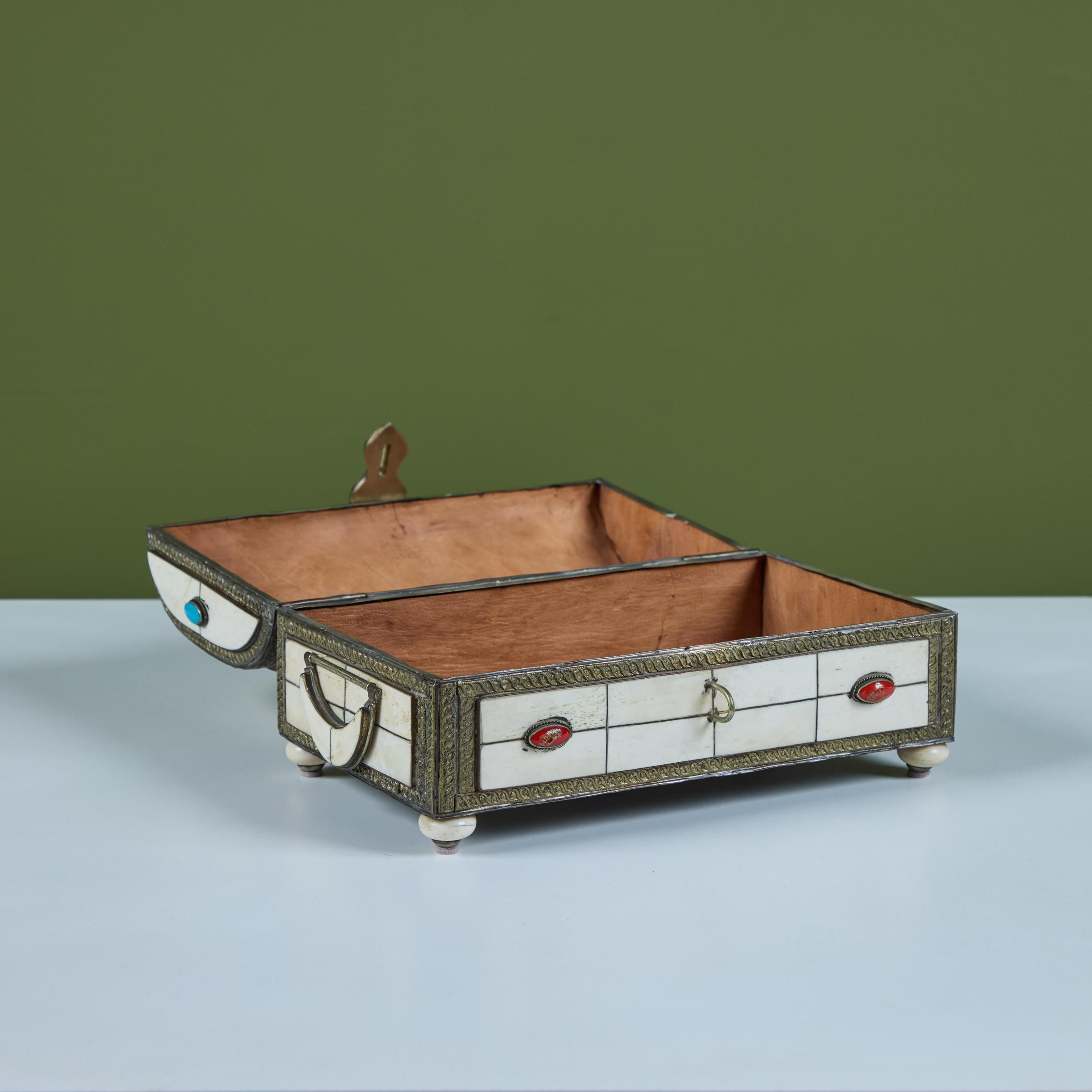 Caja con tapa de hueso y piedra en venta 3
