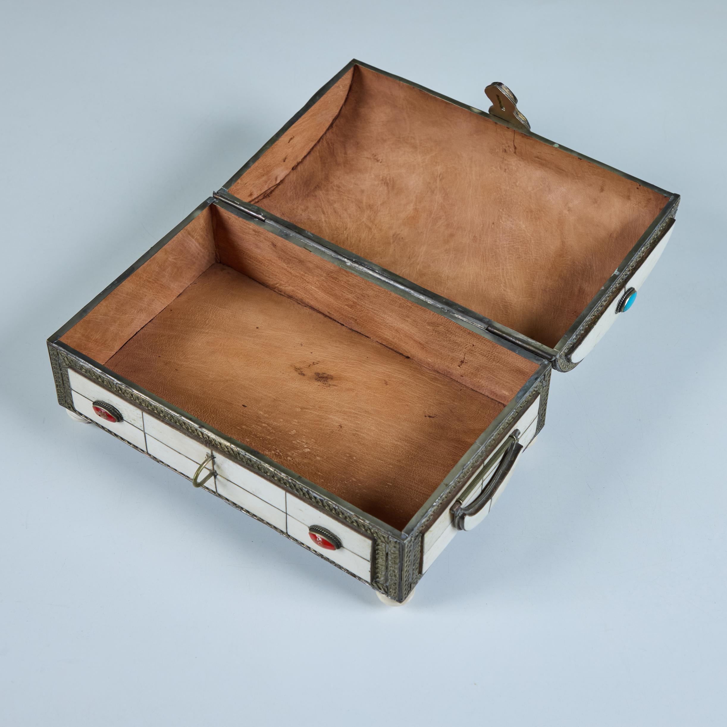 Caja con tapa de hueso y piedra en venta 4