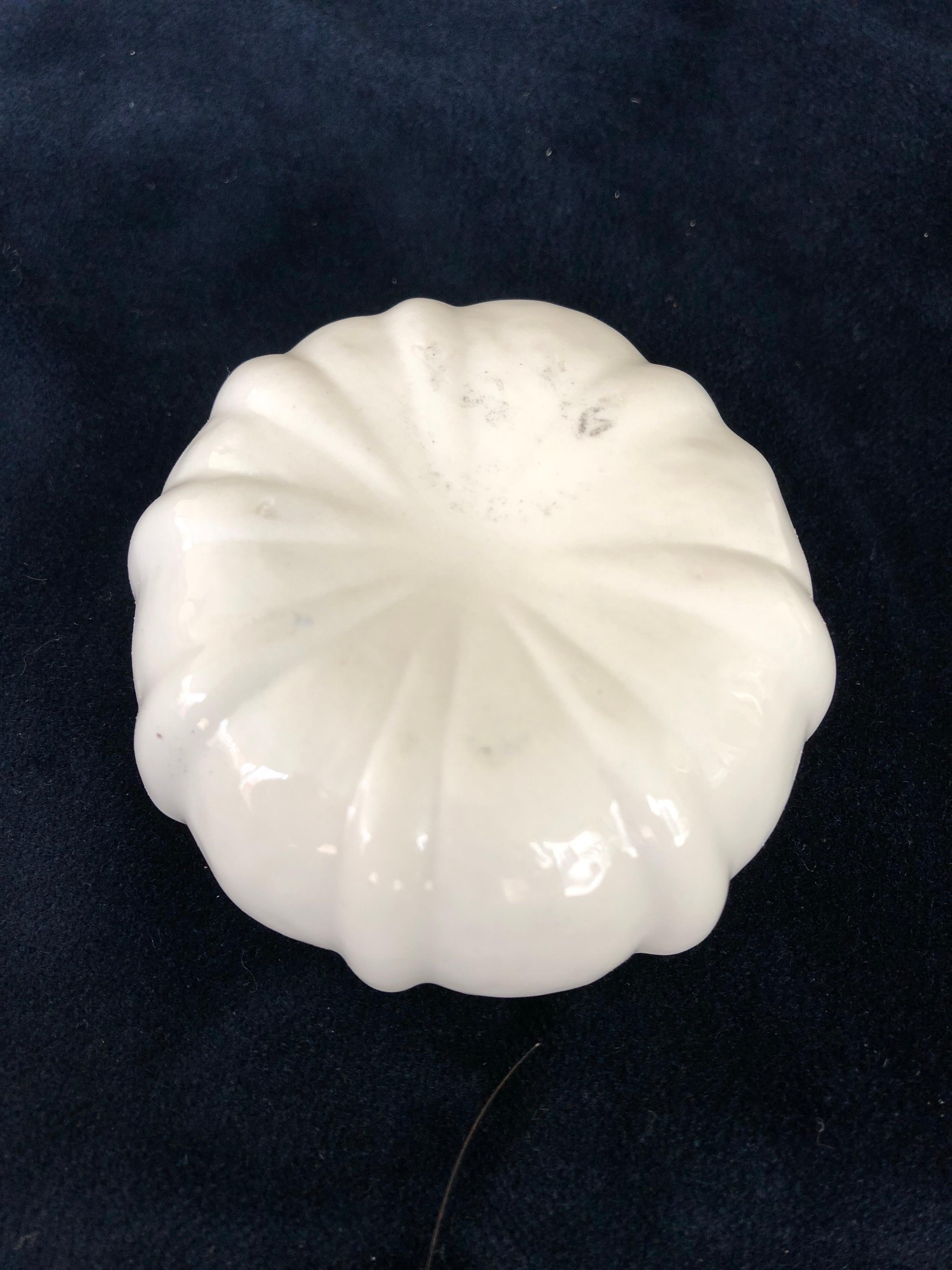 White Pumpkin Form Bone China Lidded Pin Box In Good Condition For Sale In Hudson, NY
