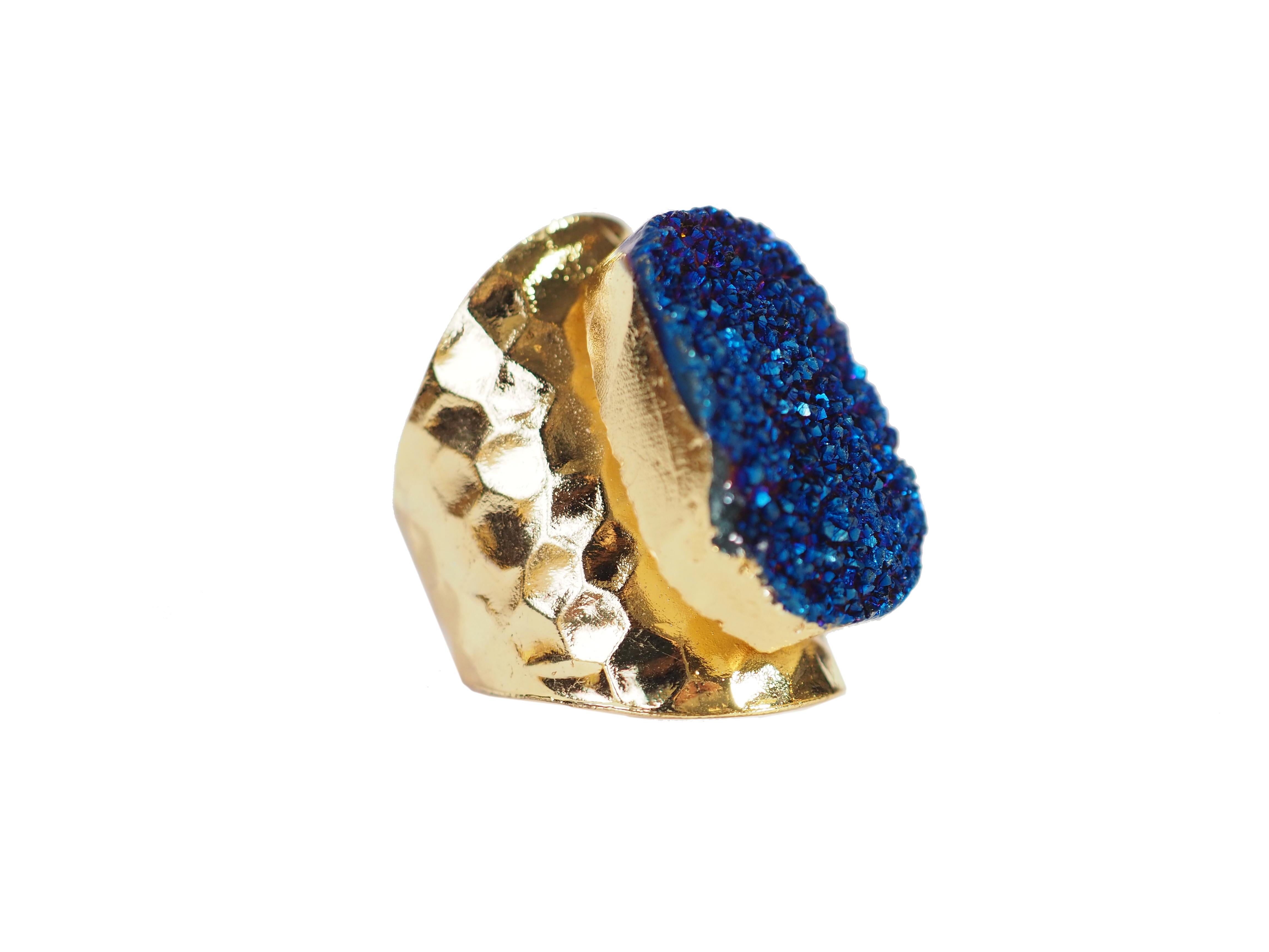 Hand made druzy ring with crystal blu agate, bronze, gold plated, size 14 adjustable.
All Giulia Colussi jewelry is new and has never been previously owned or worn. Each item will arrive at your door beautifully gift wrapped in our boxes, put inside