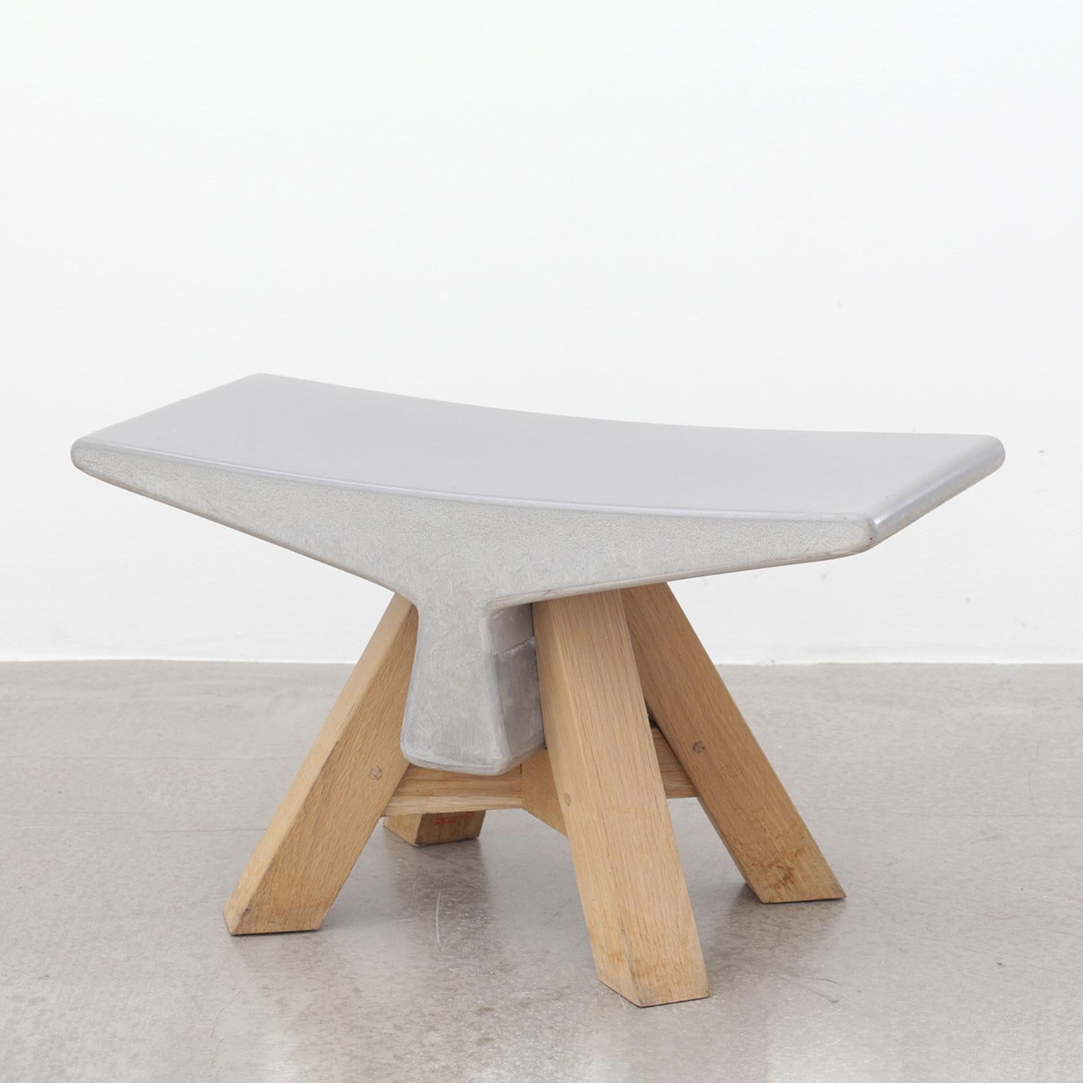 Bone Ductal stool is a step up from its marble version on the evolutionary scale. Convoking the timeless, aspiring to meditation, the Bone uses archetypes, half-way between an Asian neck-support and a Japanese torii. This simply designed seat hides