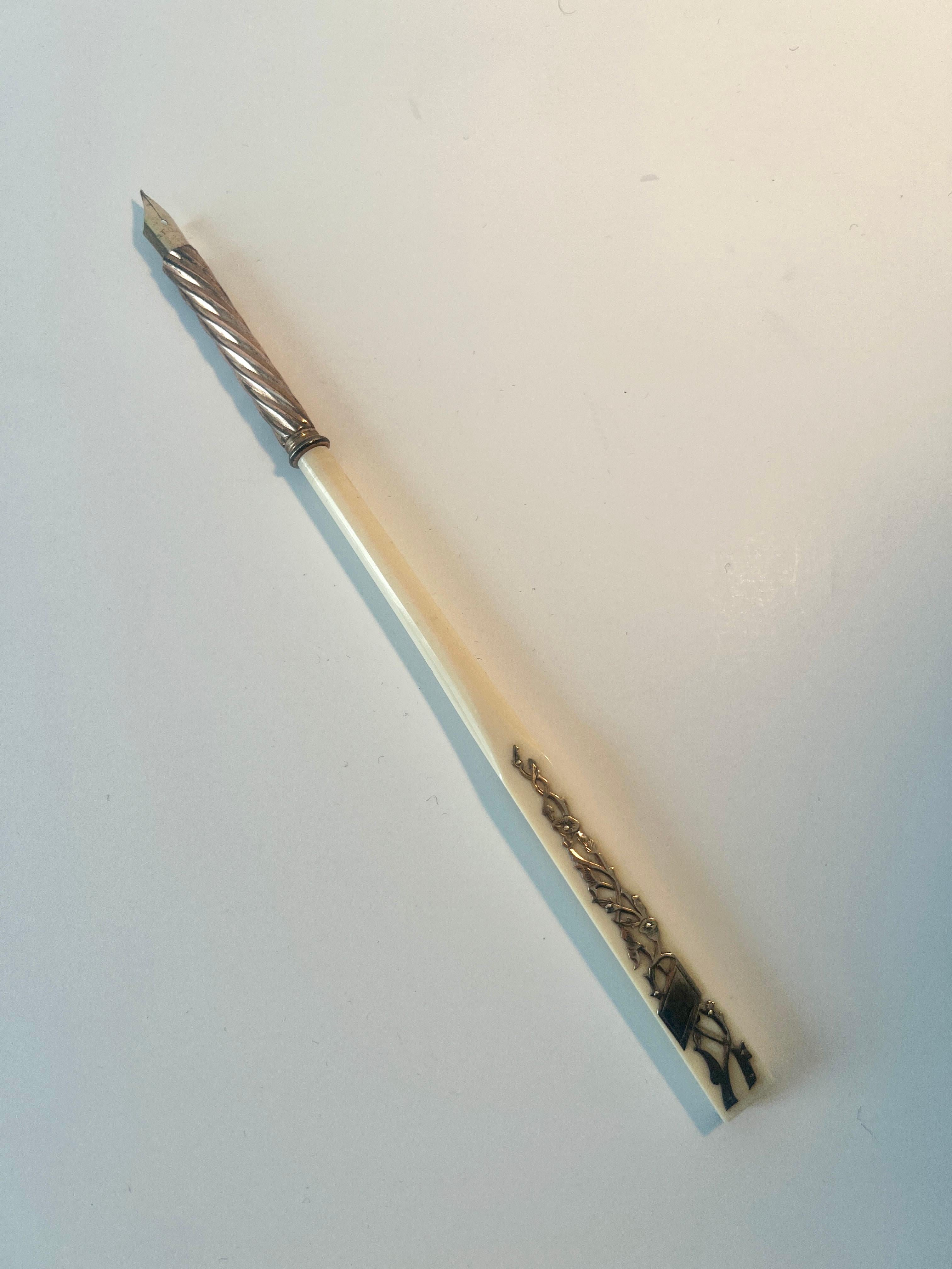 XIXe siècle Stylo Plume Os avec incrustation d'or et pointe en or Swirl avec 14k en vente