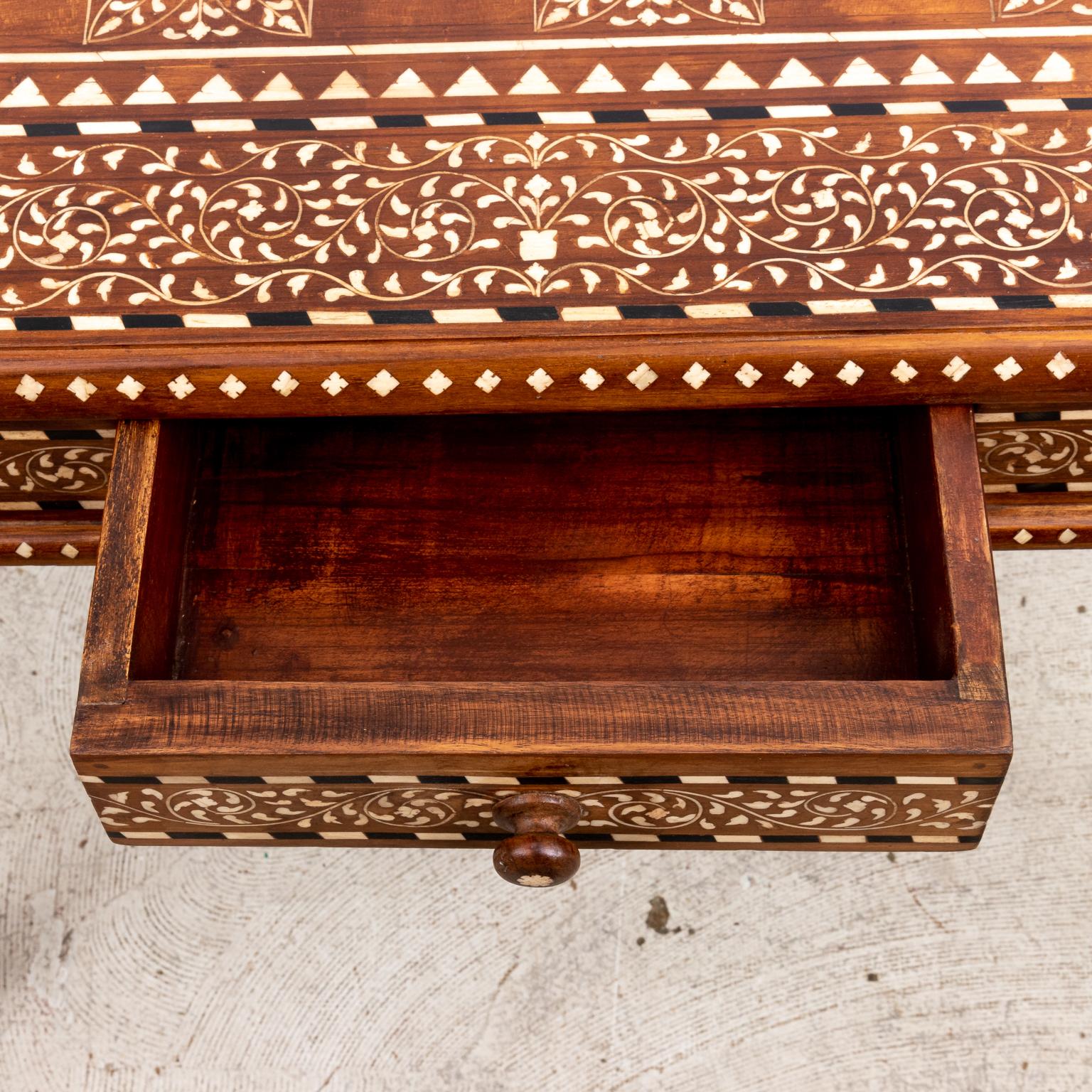 Bone Inlaid Card Table In Good Condition For Sale In Stamford, CT