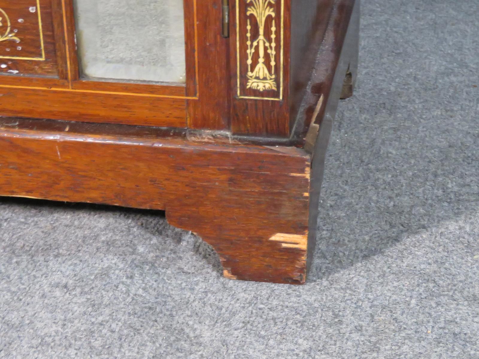 Inizio XX secolo Mobile da musica intarsiato in osso in palissandro edoardiano con specchio, circa 1910 in vendita