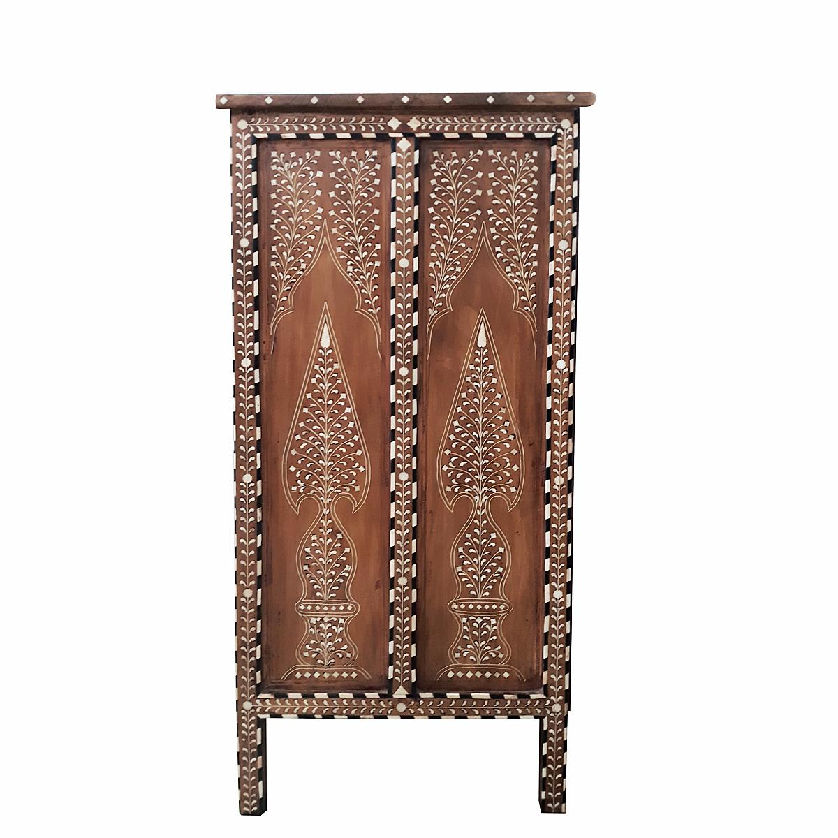 A charming 5-drawer chest, handcrafted in India out of aged teak wood and cruelty-free sourced animal bone inlays. 

Inlay is ancient decorative technique that involves embedding delicate, hand-carved pieces of bone (initially it was ivory or ebony)