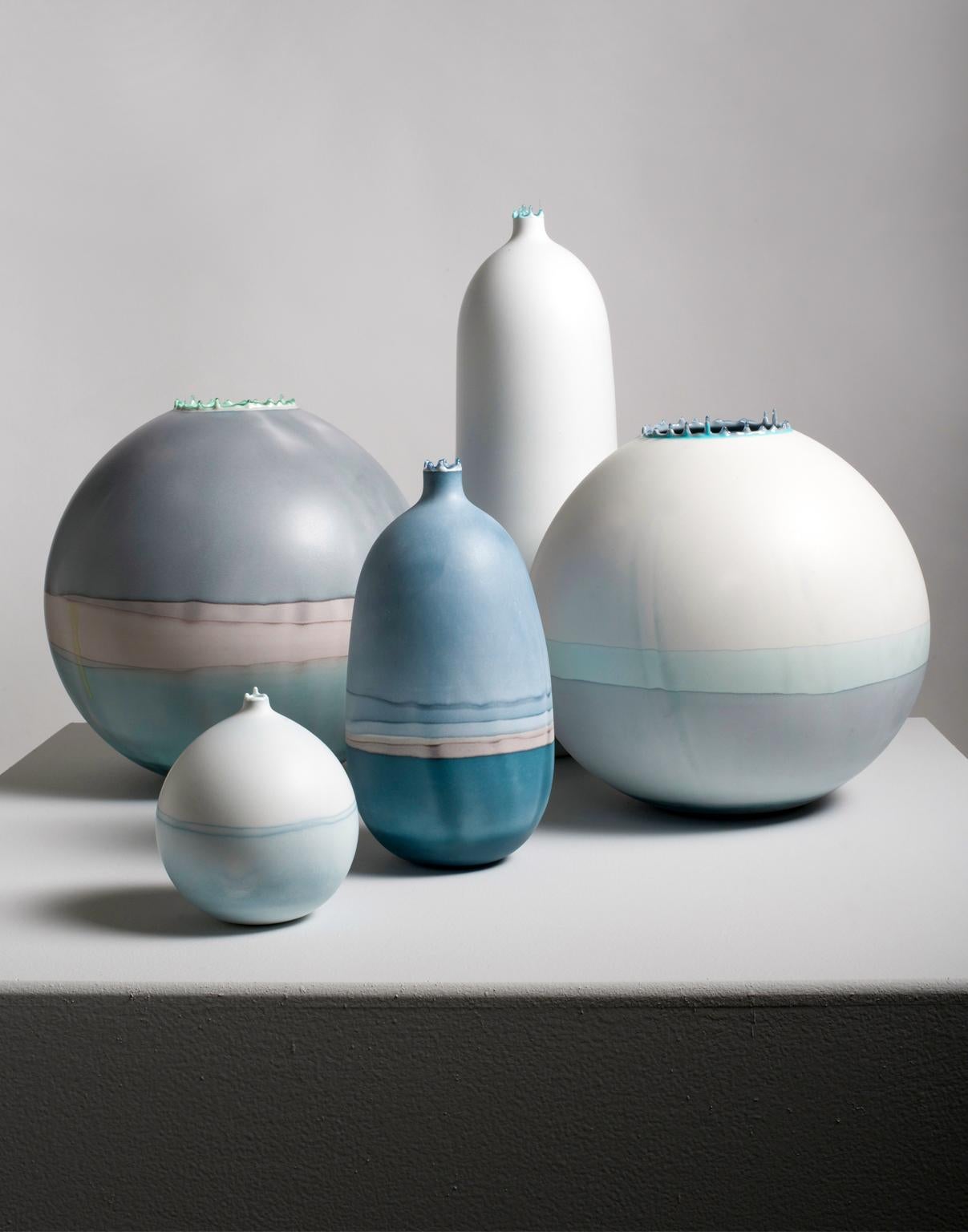 Ombre Saturn-Vase aus Knochen von Elyse Graham im Zustand „Neu“ im Angebot in Geneve, CH