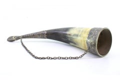 Bone polvarinho with silver applications and padlock mesh chain