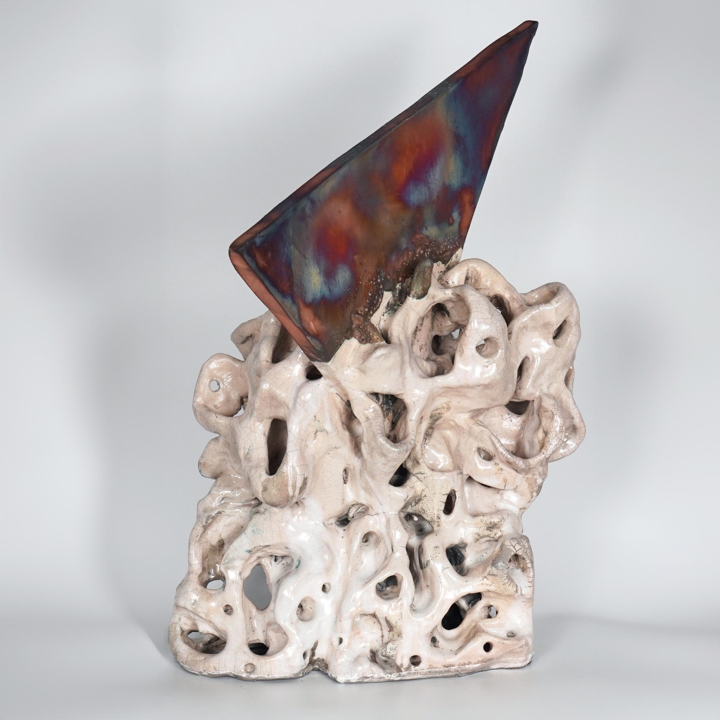 Malese Serie Bone - Inumano -  Scultura in ceramica Raku di Adil Ghani in vendita