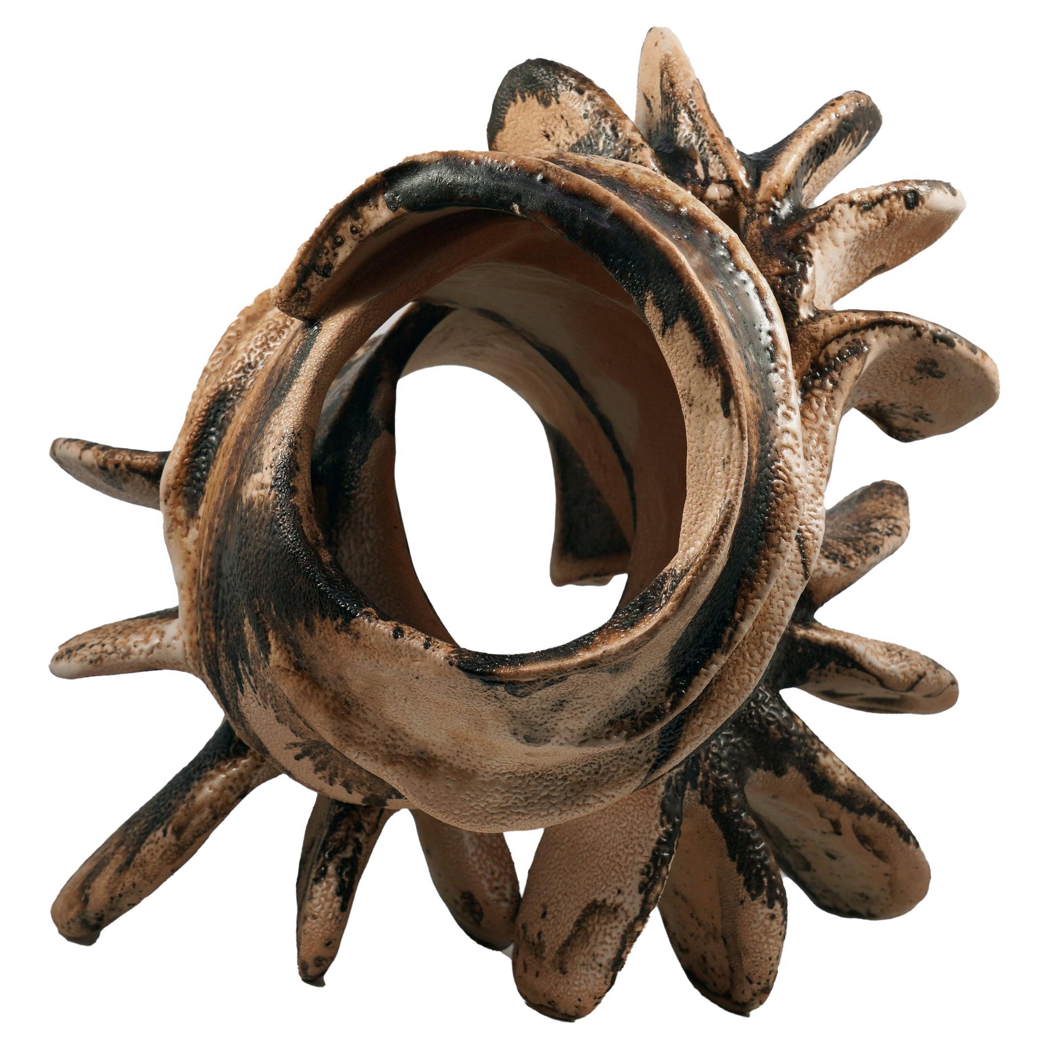 Bone Serie Nr.1 - Bones Kollektion Raku-Keramik-Töpferskulptur von Adil Ghani aus der Bones-Kollektion