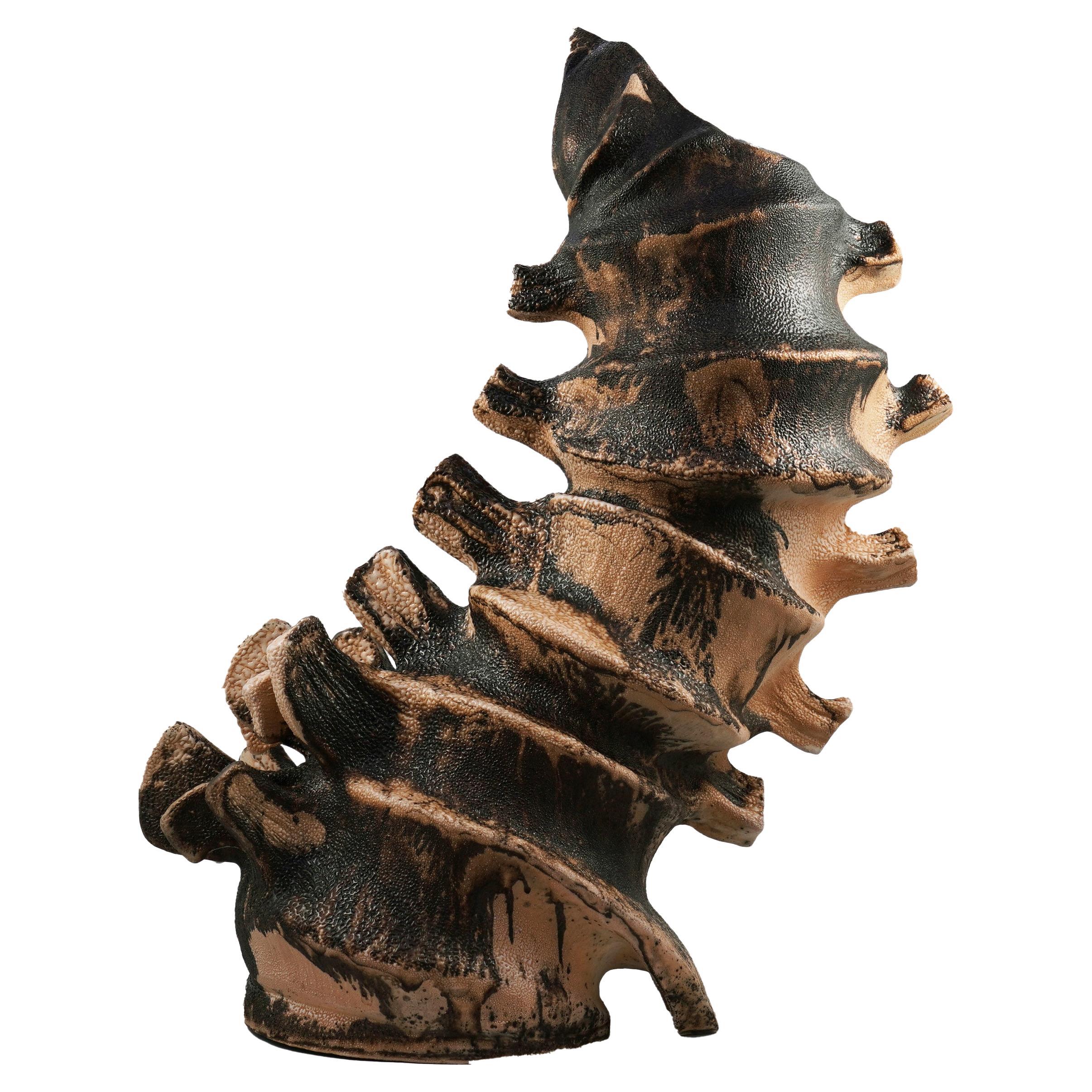 Bone Serie Nr.4 - Bones Kollektion Raku-Keramik-Töpferskulptur von Adil Ghani aus der Bones-Kollektion