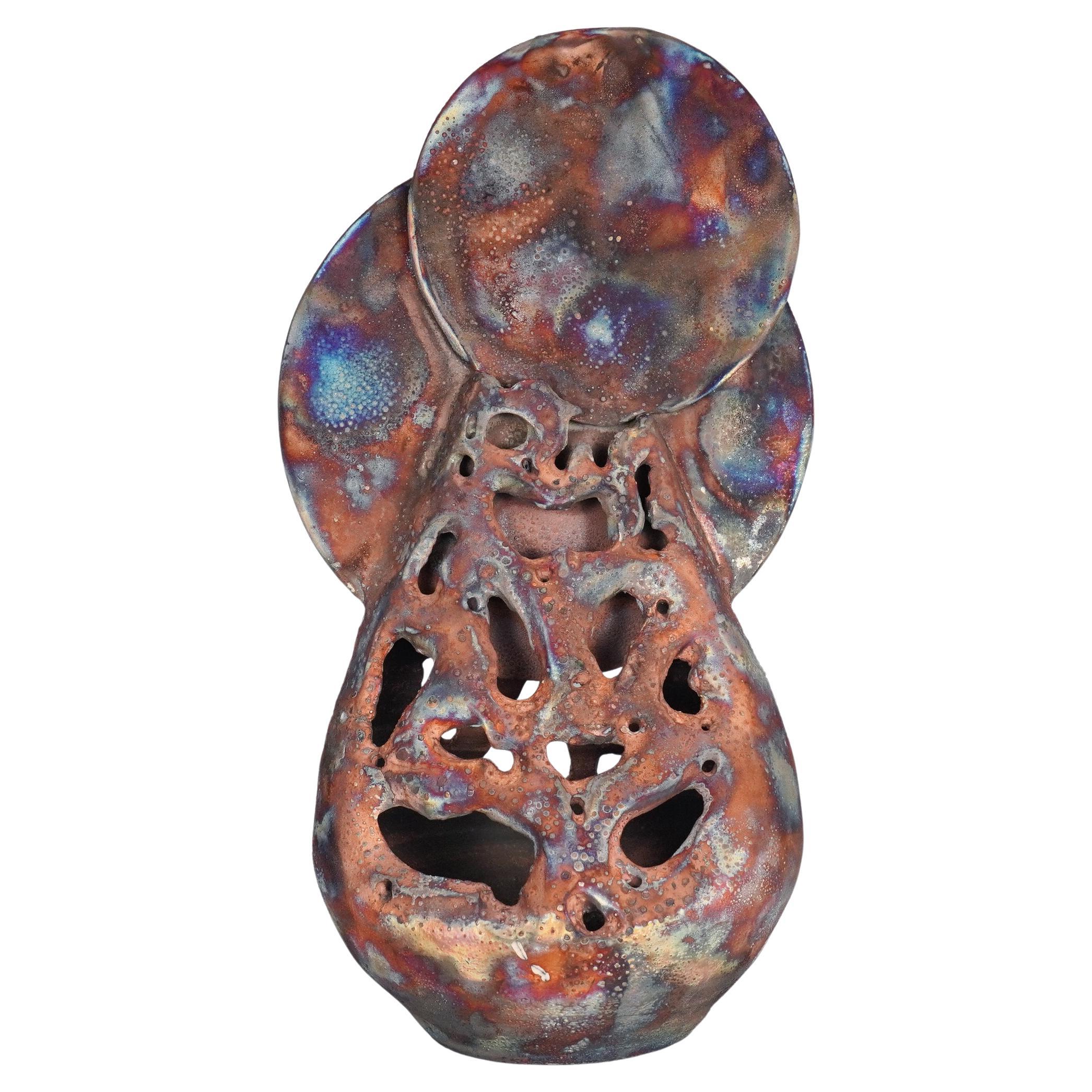 Serie Bone - Sadism -  Raku-Keramik-Töpferskulptur von Adil Ghani im Angebot