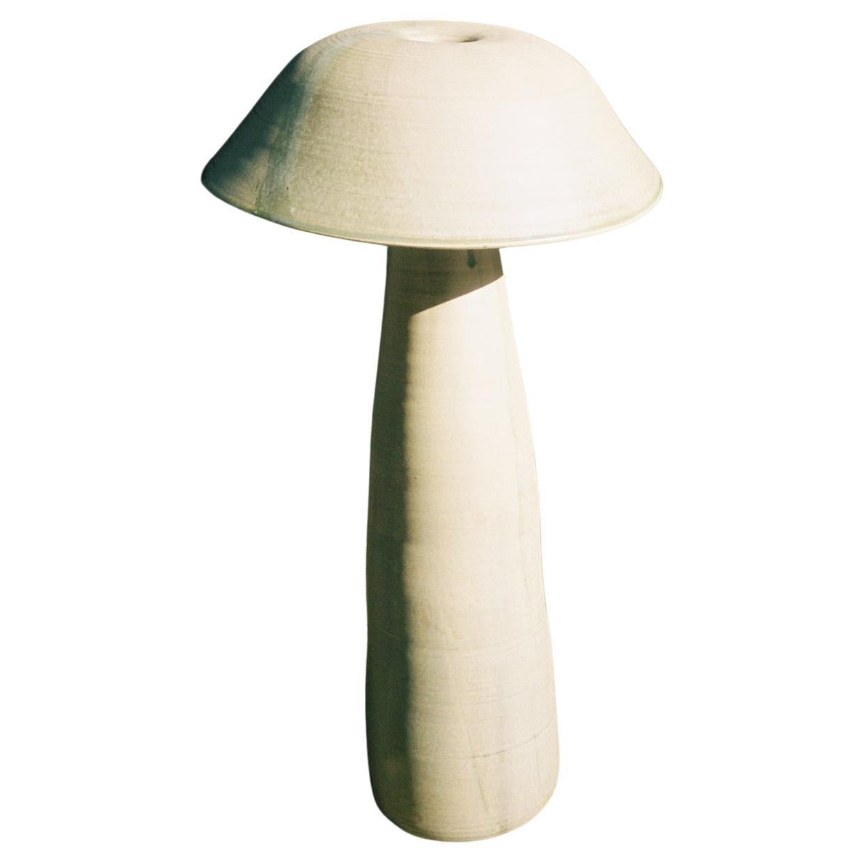 Lampe champignon brute blanc os de taille moyenne par Nick Pourfard en vente