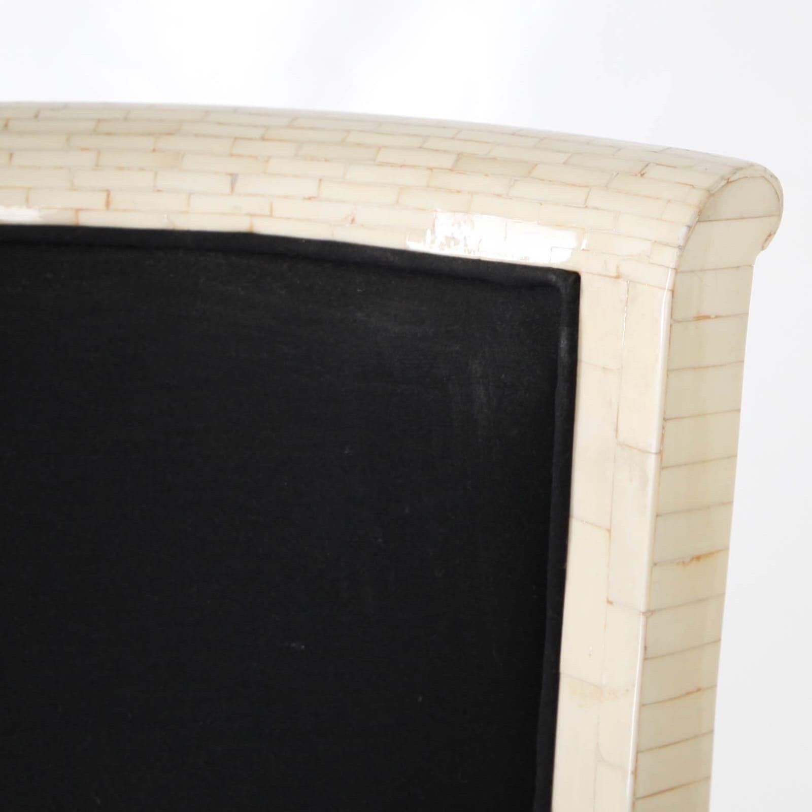 Par de sillones con incrustaciones de huesos en venta 5