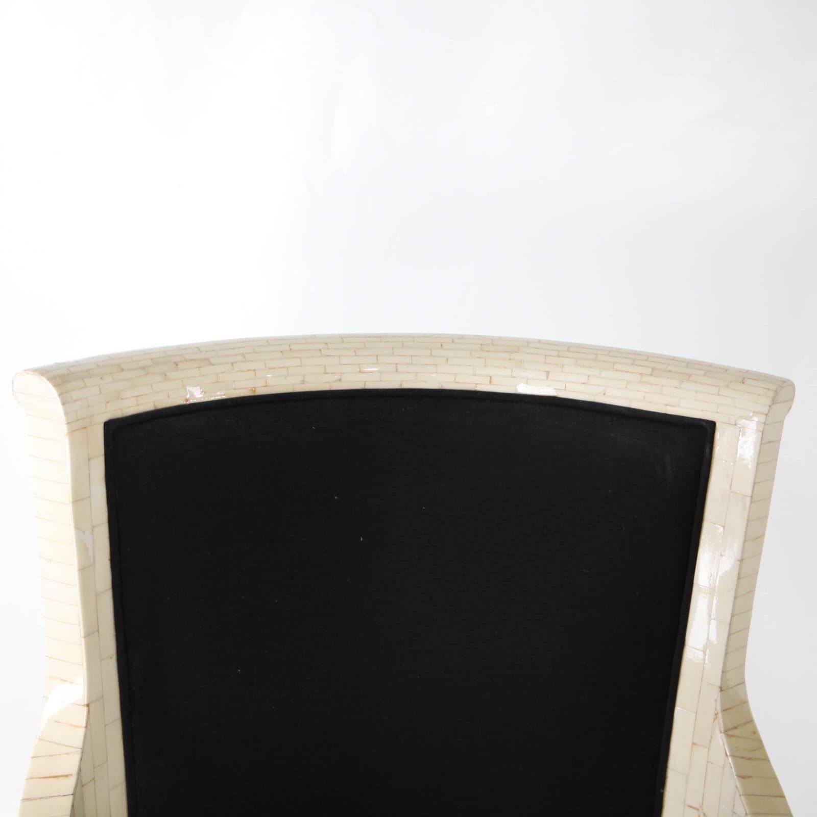 Par de sillones con incrustaciones de huesos en venta 7