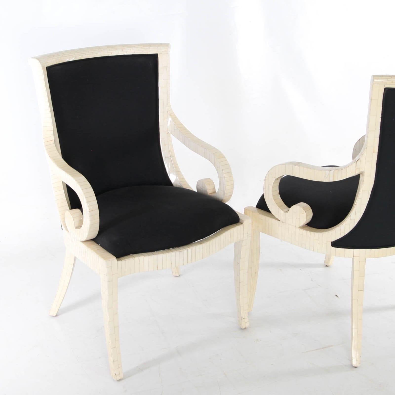 Par de sillones con incrustaciones de huesos en venta 9