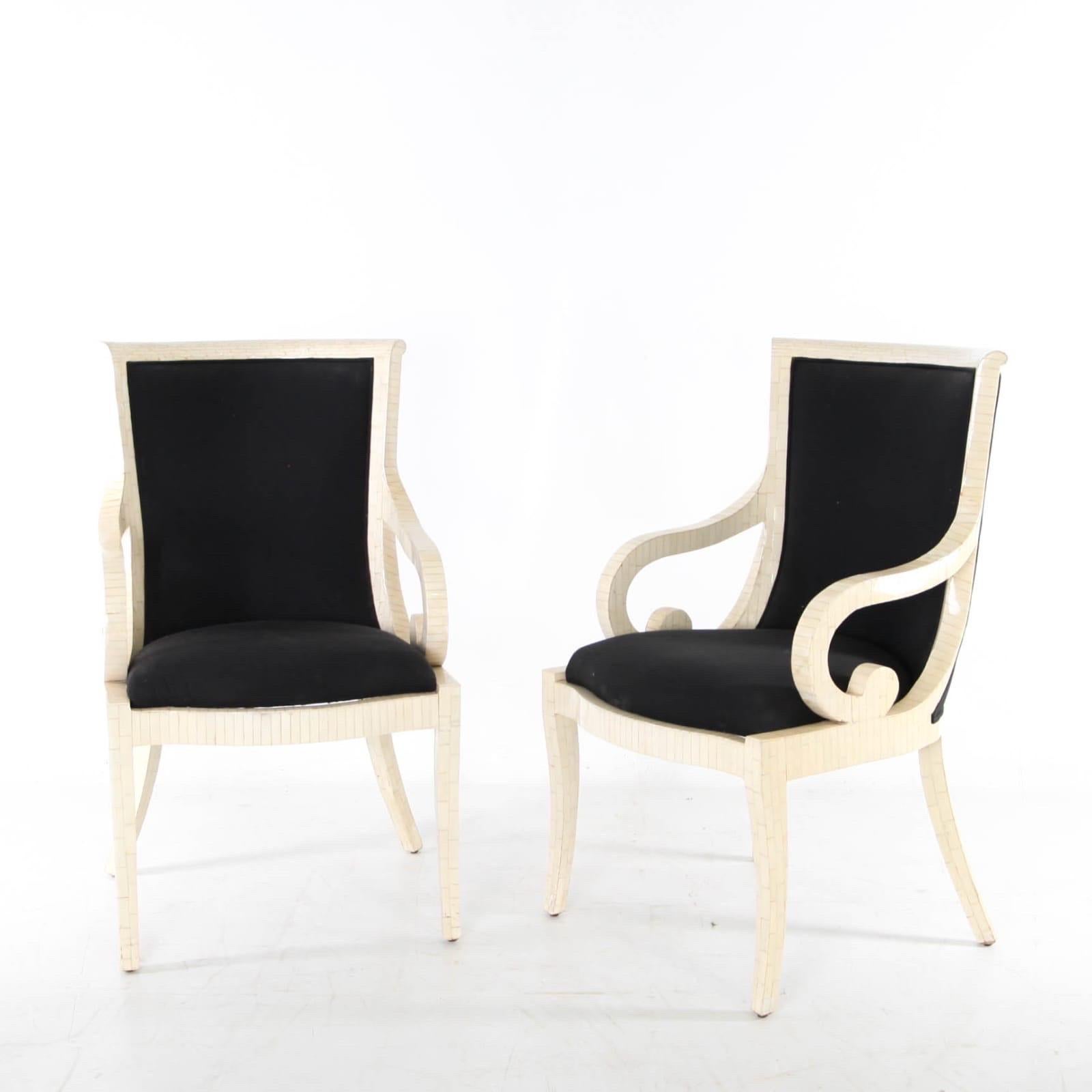 Par de sillones con incrustaciones de huesos finales del siglo XX en venta