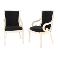Par de sillones con incrustaciones de huesos
